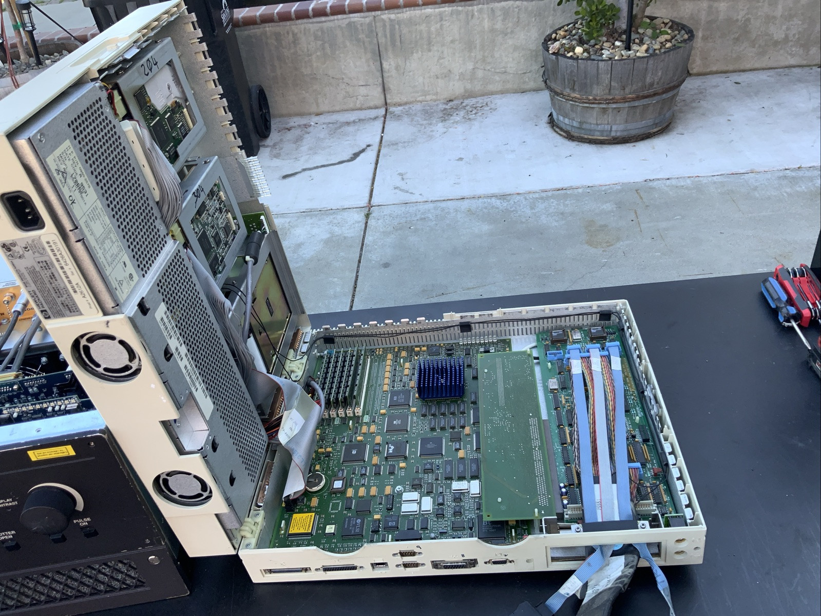 HP / HEWLETT PACKARD APOLLO MODEL 715 / 33 WORKSTATION, PROD# A2612A