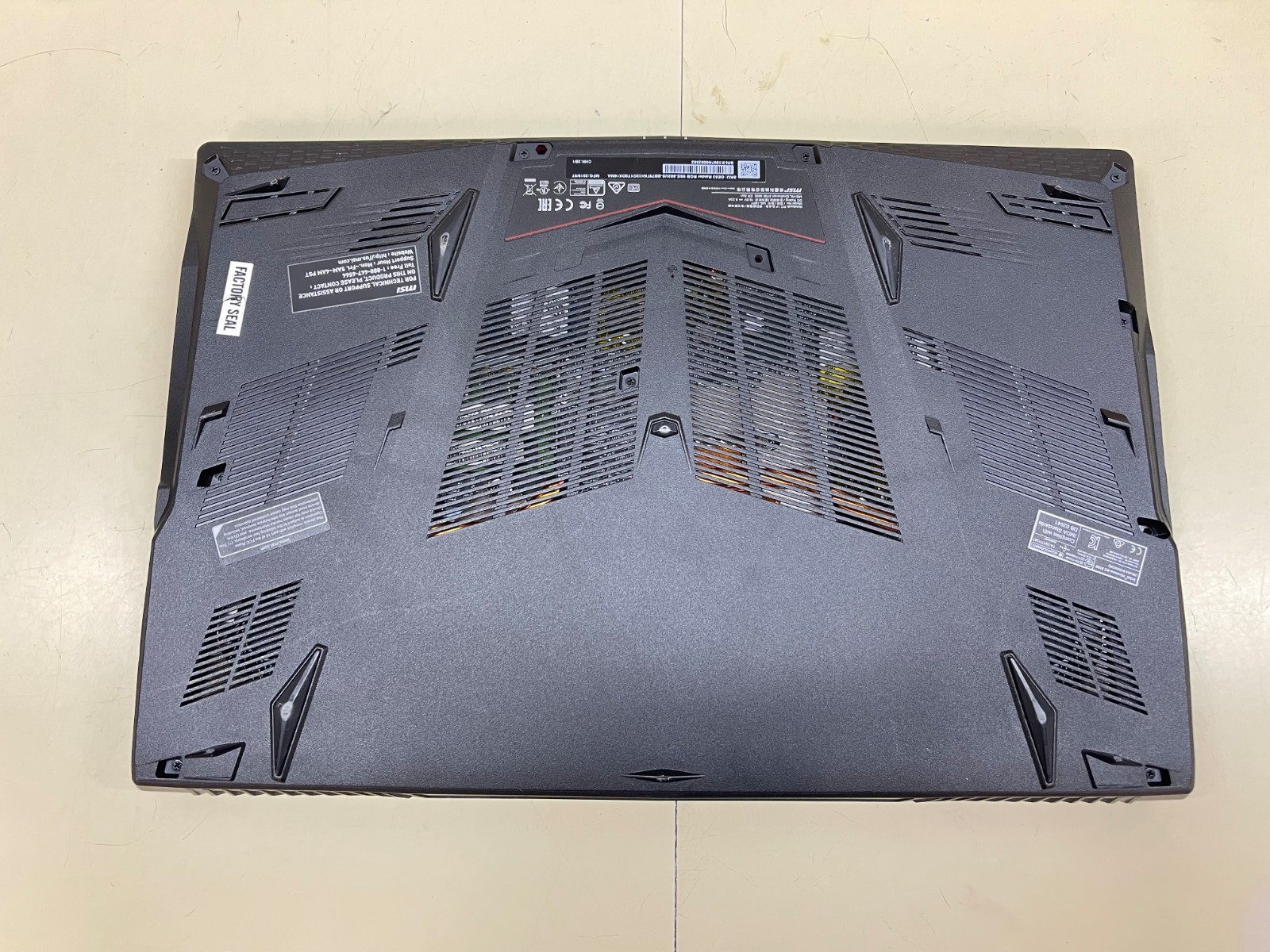 MSI GE63 Raider RGB 9SE GeForce RTX 2060 i7-9750H 32GB RAM 500GB SSD 1TB HDD