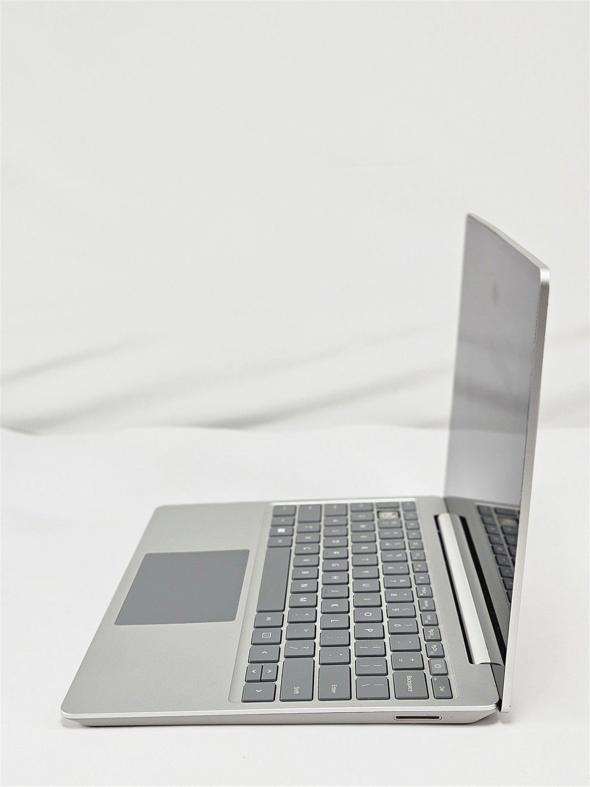 Microsoft Surface Laptop Go 2 256GB SSD 16GB RAM i5-1135G7 Platinum 1Key Missing