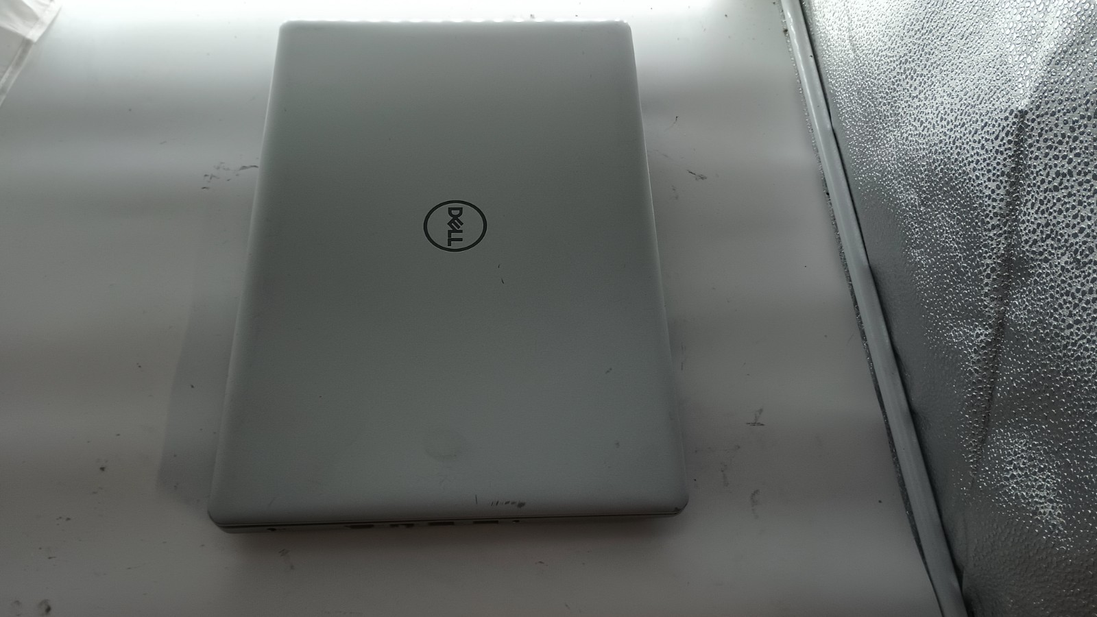 7194 Inspiron5575 w/charger.Ryzen3.8GB.128GB NVMe.15.6″.Radeon.Optical.W11.Nice!