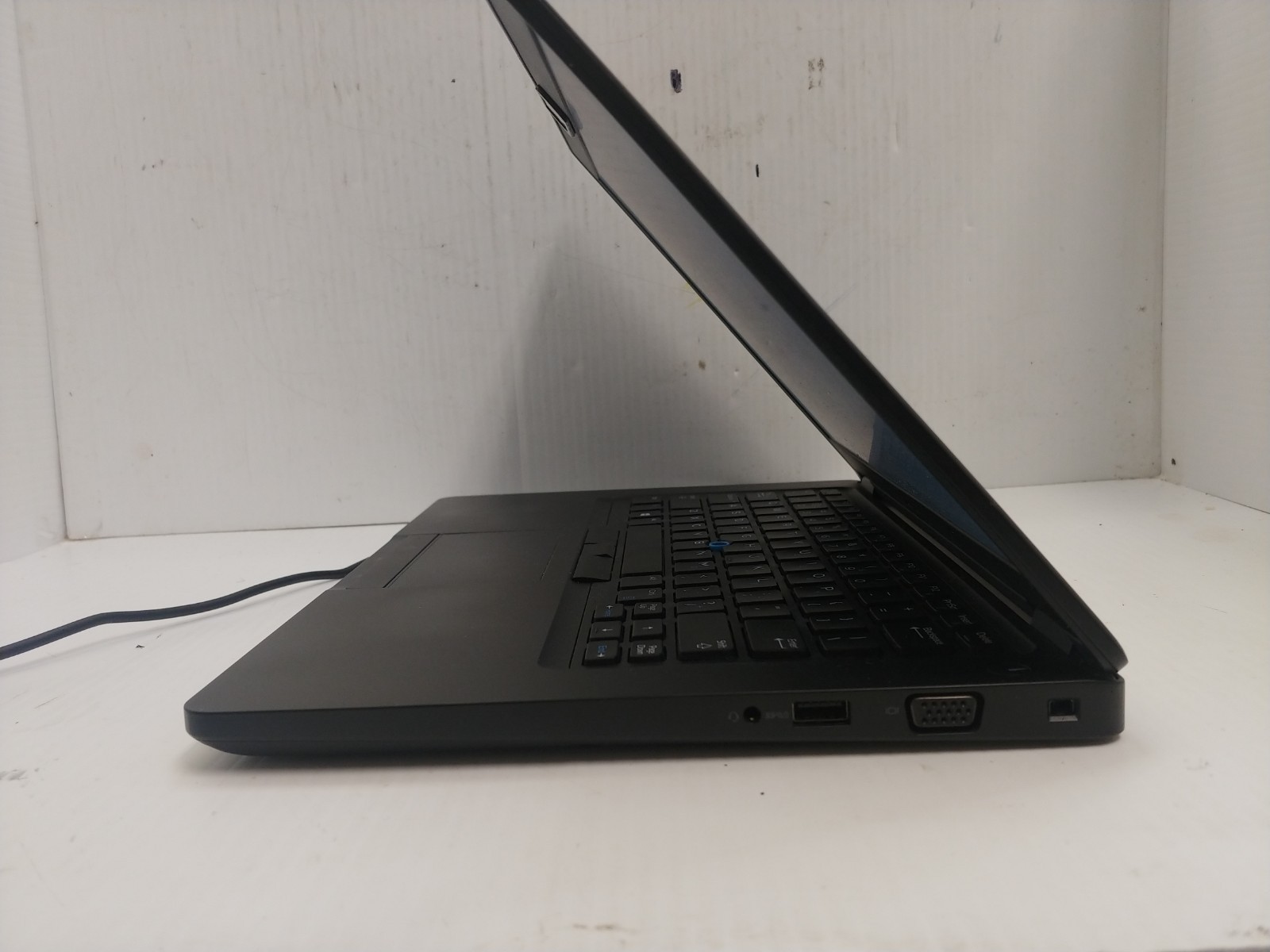 Dell 5490 Latitude 14-Inches i7-8650U 8GB RAM 256GB SSD Laptop
