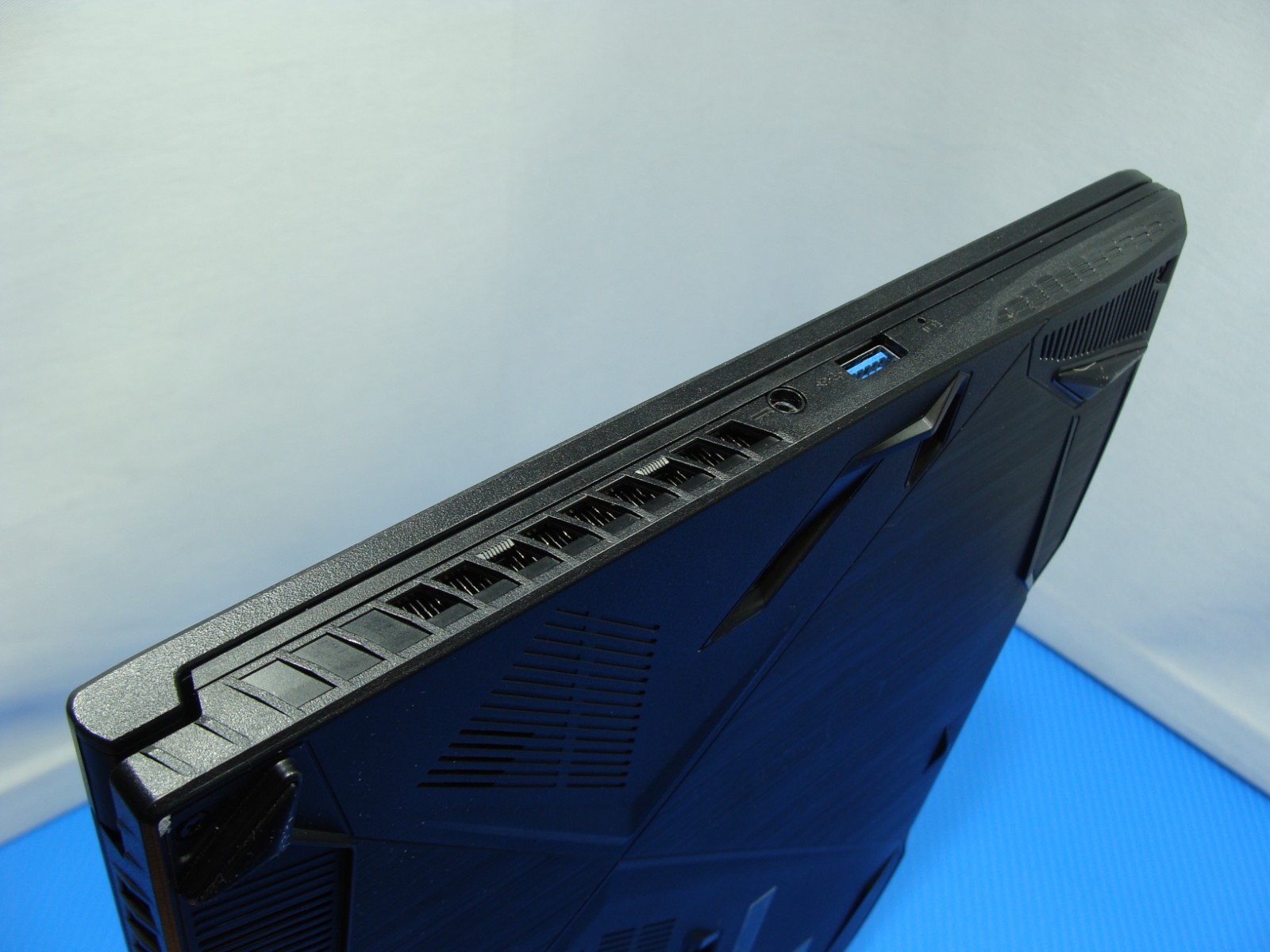 MSI Thin GF63 15.6” FHD 144hz i5-12450H 2.0GHz 8GB 1TB SSD RTX 2050 Battery 99%