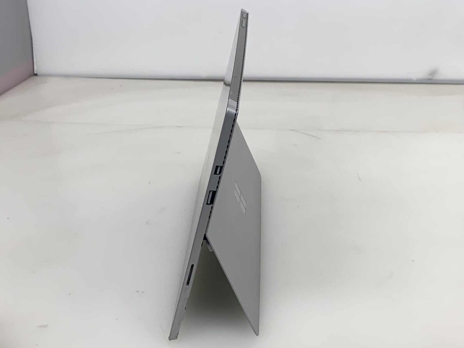 MICROSOFT SURFACE 1724 i5-6300U@2.40GHZ 16GB RAM 256GB NVME W10P W/AC TOUCH*READ