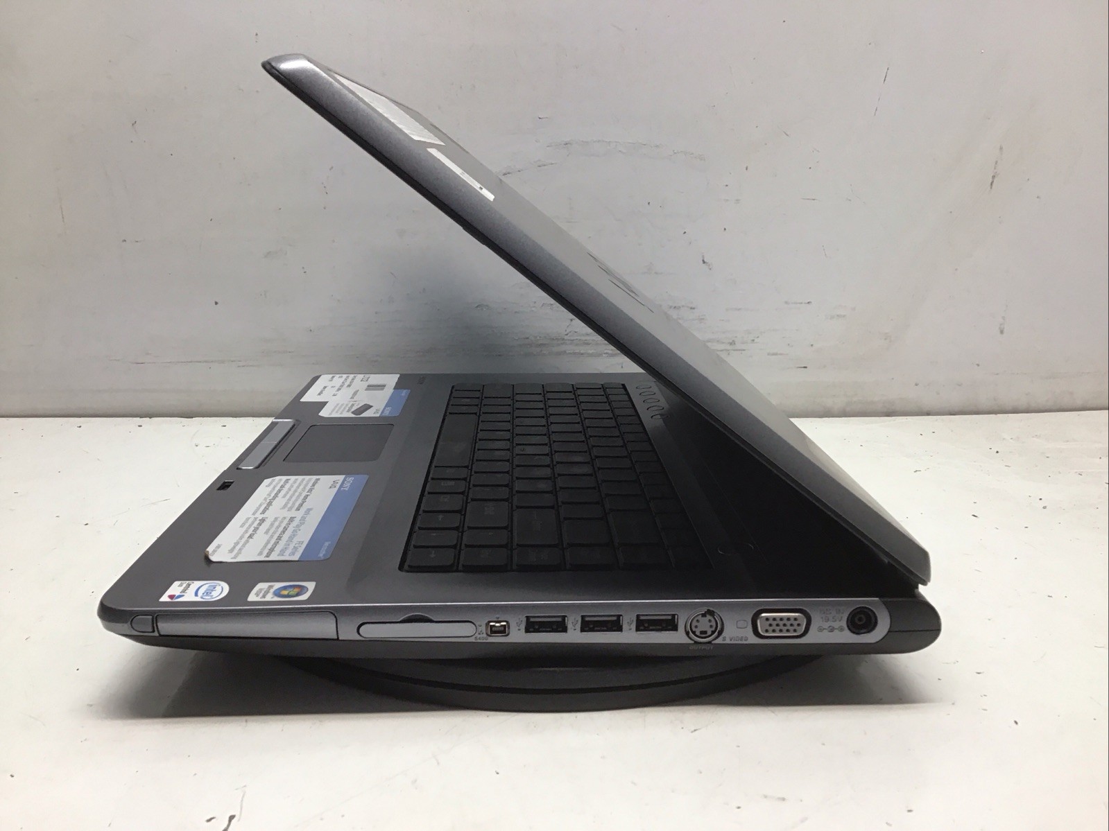 Sony Vaio VGN-FE880E Intel Core 2 Duo T5500 1.66GHz 2 GB NO HDD