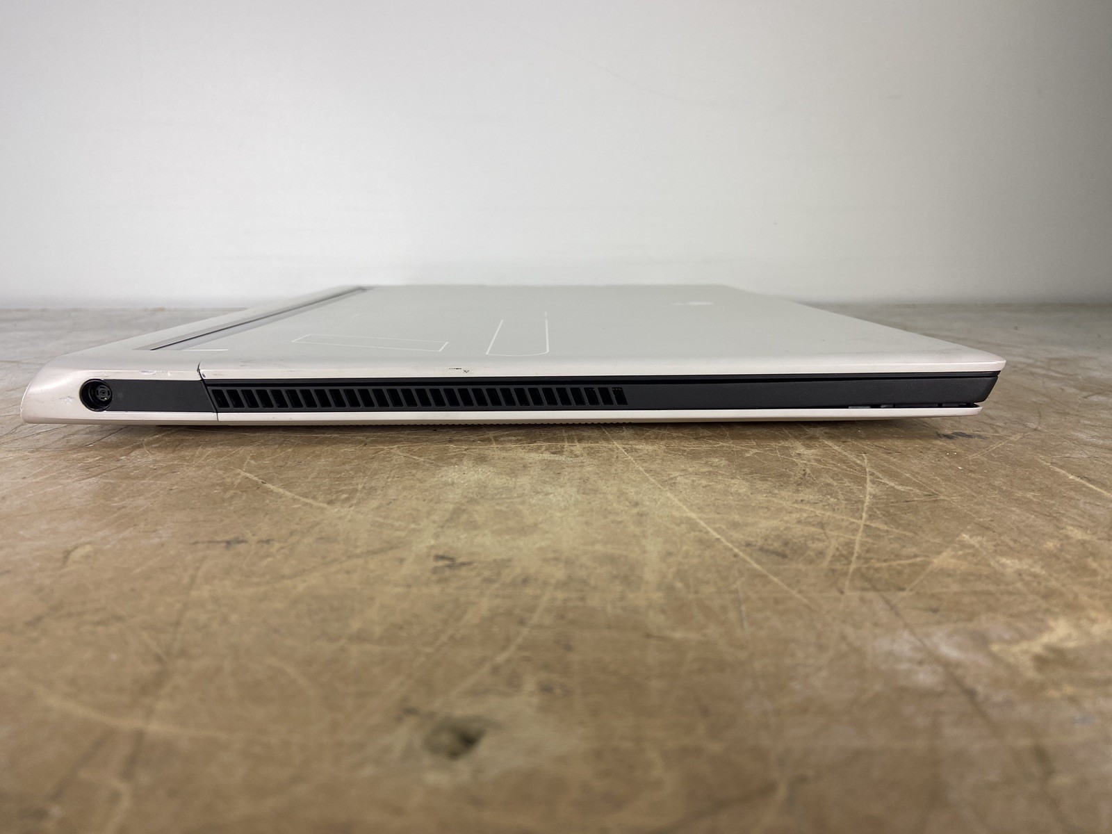 DELL ALIENWARE X17 R1 i7-11800H @ 2.30GHz, 8GB RAM, NO HDD/OS – (FOR PARTS)