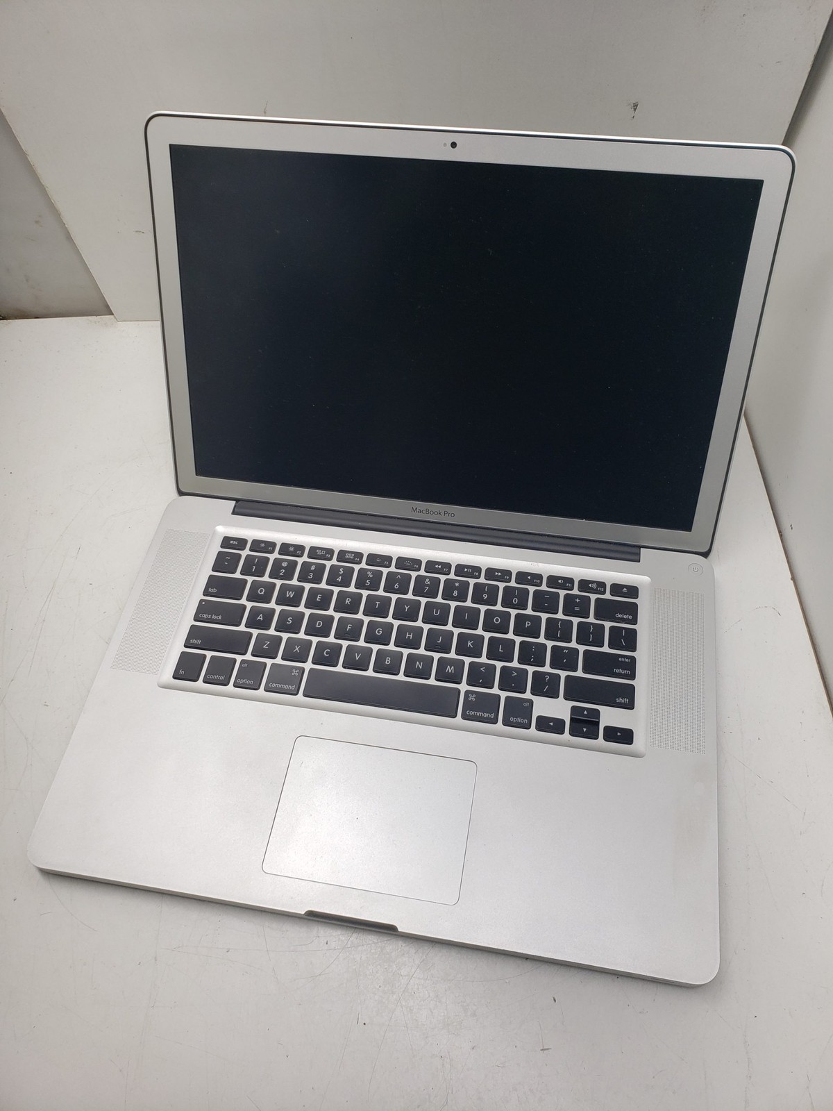 Macbook pro A1286 – no HDD – for parts or repair