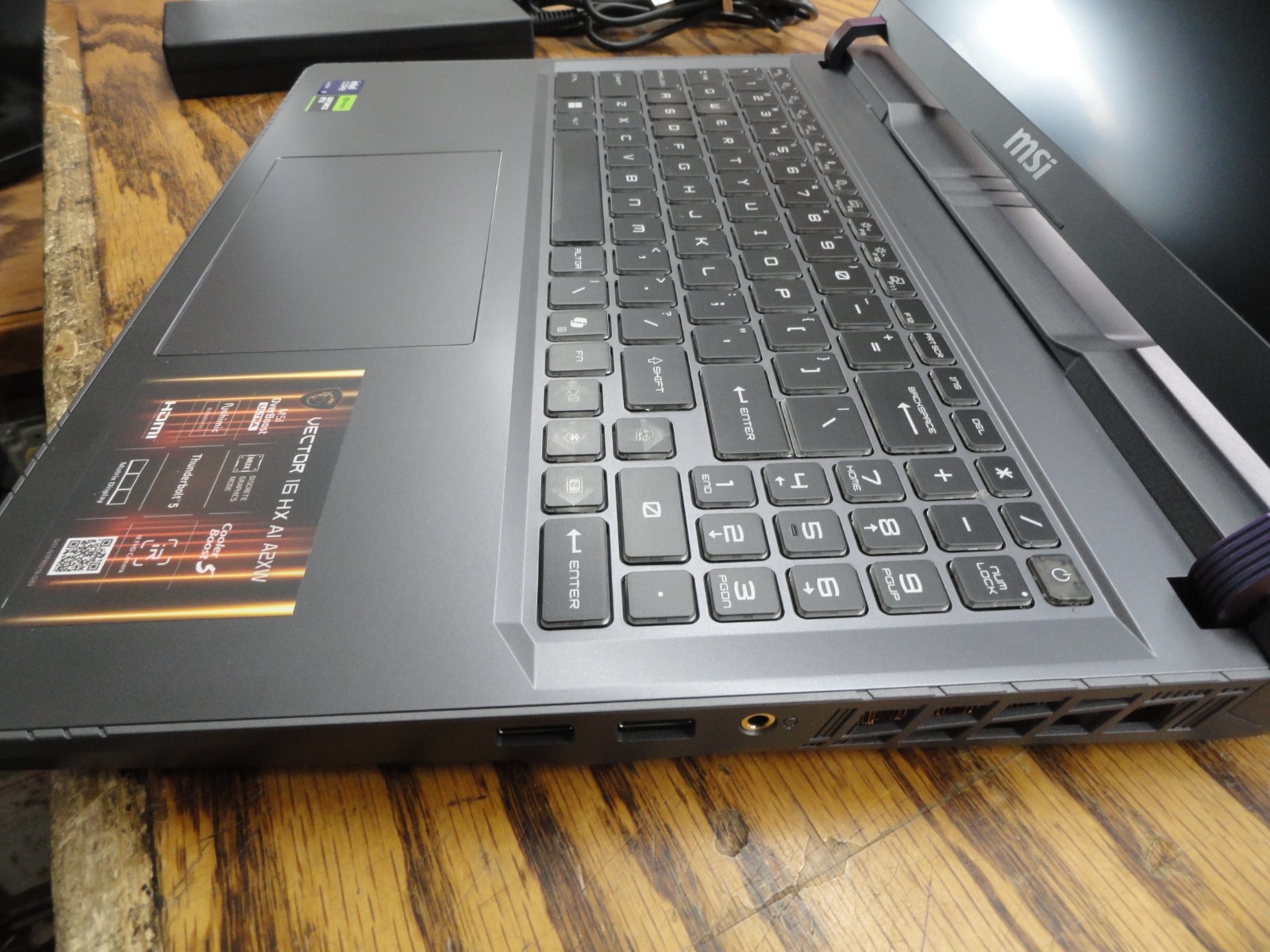 MSI VECTOR 16 HX AI A2XW / Core Ultra 9 / 32GB RAM / 1TB SSD – PRISTINE!