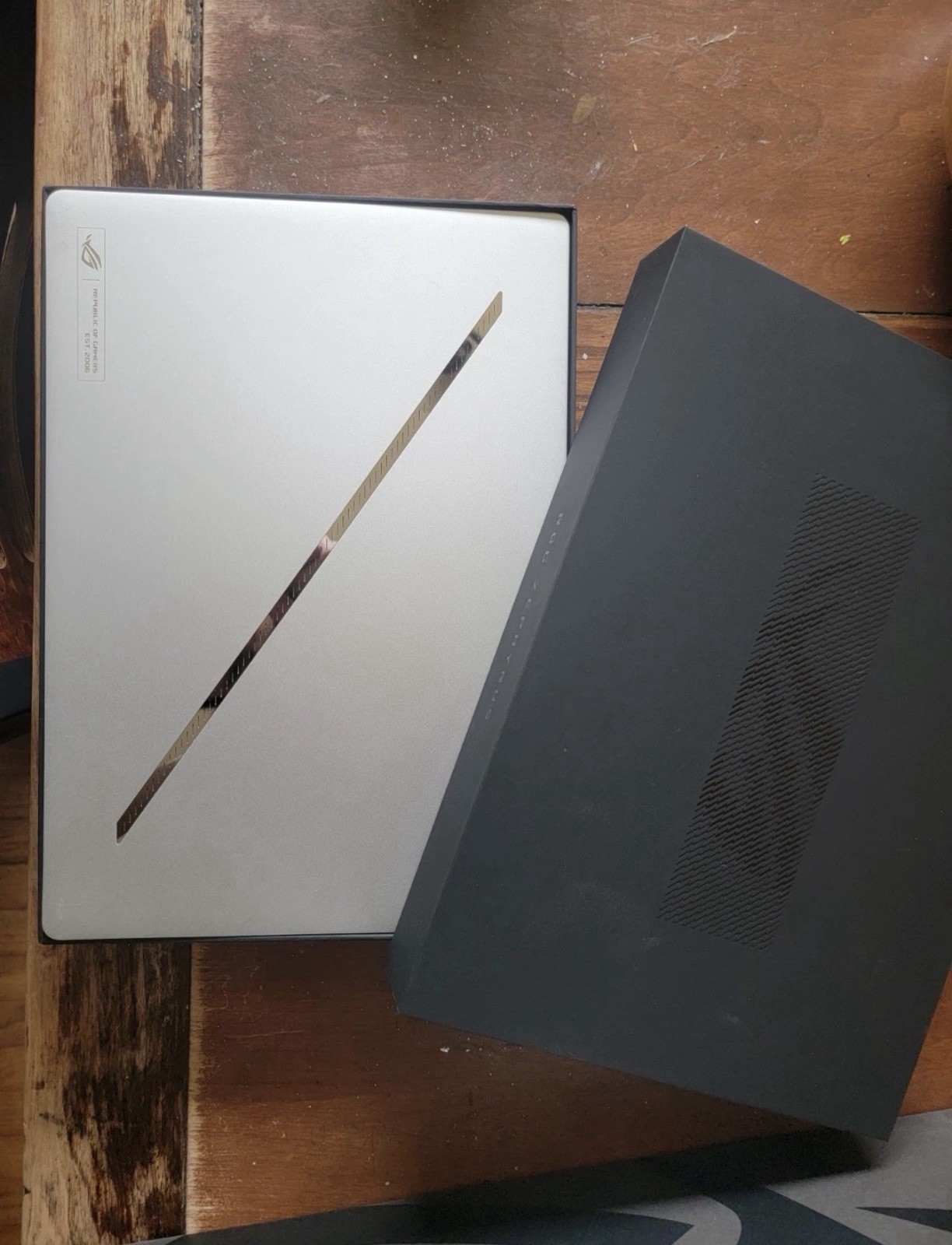 ROG Zephyrus G14 2024 (RTX 4060 AMD Ryzen 9 8945HS) For parts, original box