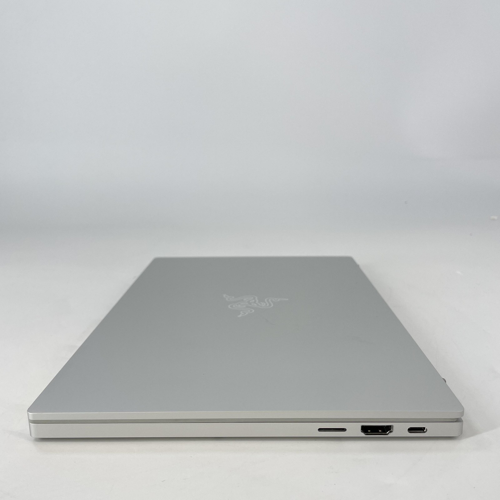 Razer Book 13.4 Silver 59Hz UHD+ TOUCH i7-1165G7 2.80GHz 16GB 1TB SSD Very Good