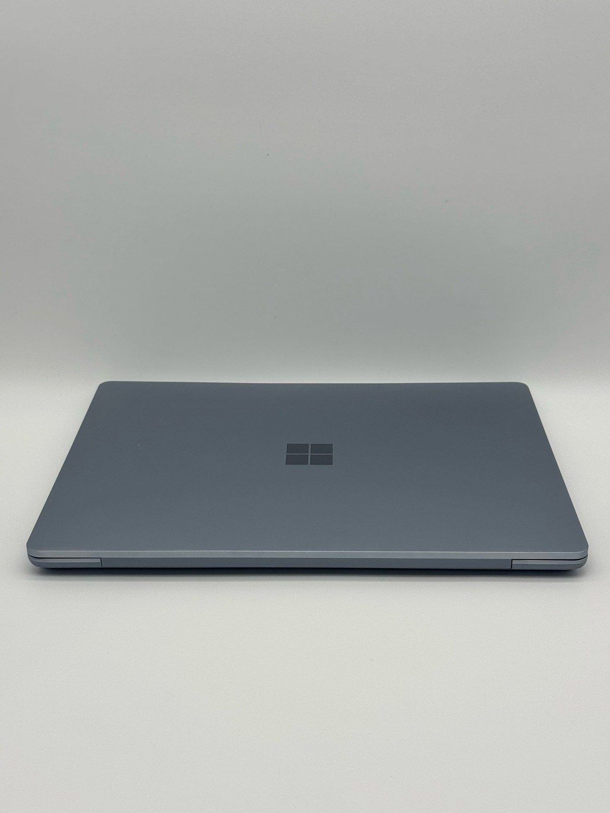Microsoft Surface Laptop DAG-00001 Intel Core i5 8GB RAM 256GB Platinum