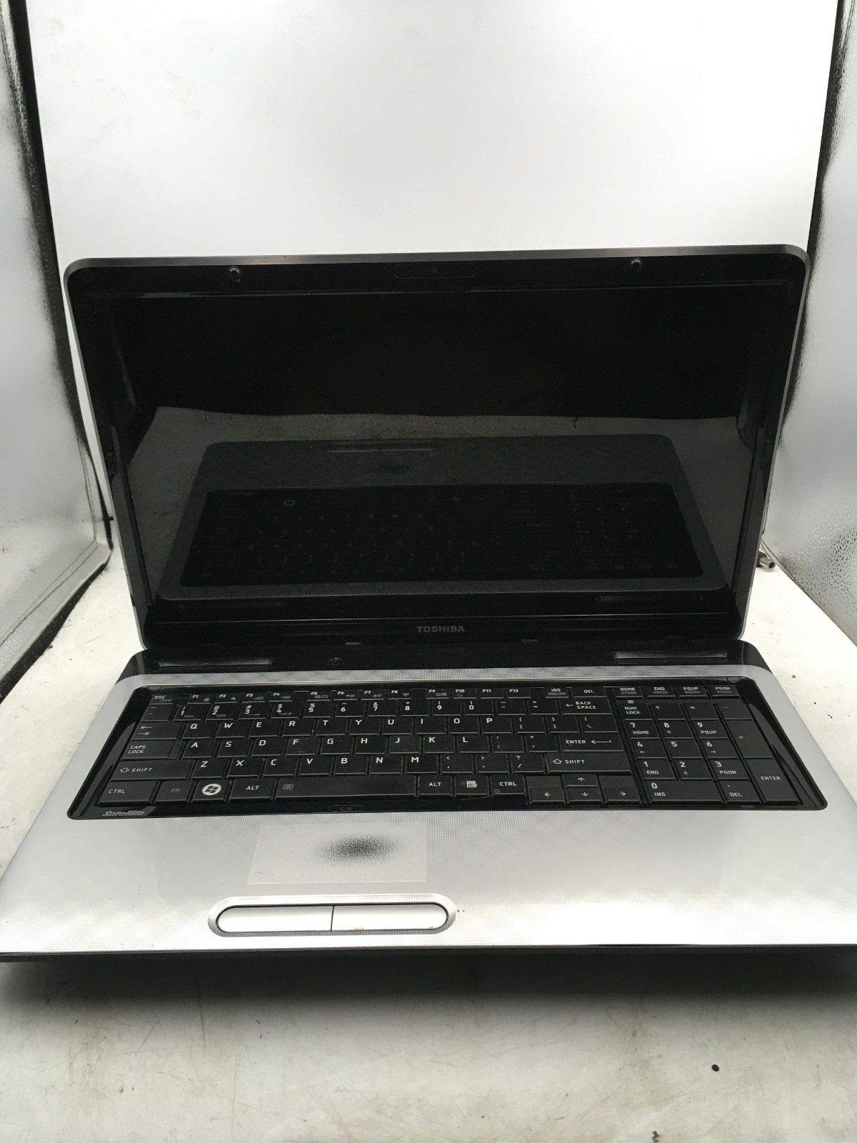 TOSHIBA SATELLITE – FOR PARTS / NO POWER – UKNOWN CPU – 4GB RAM – 15″ -READ – BB