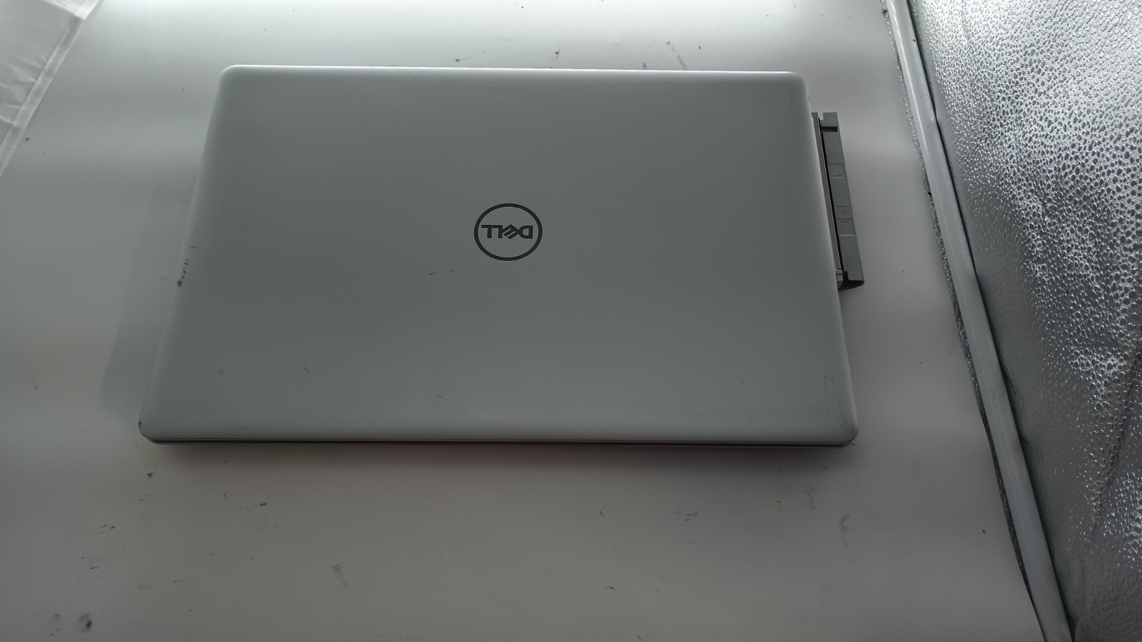 7194 Inspiron5575 w/charger.Ryzen3.8GB.128GB NVMe.15.6″.Radeon.Optical.W11.Nice!