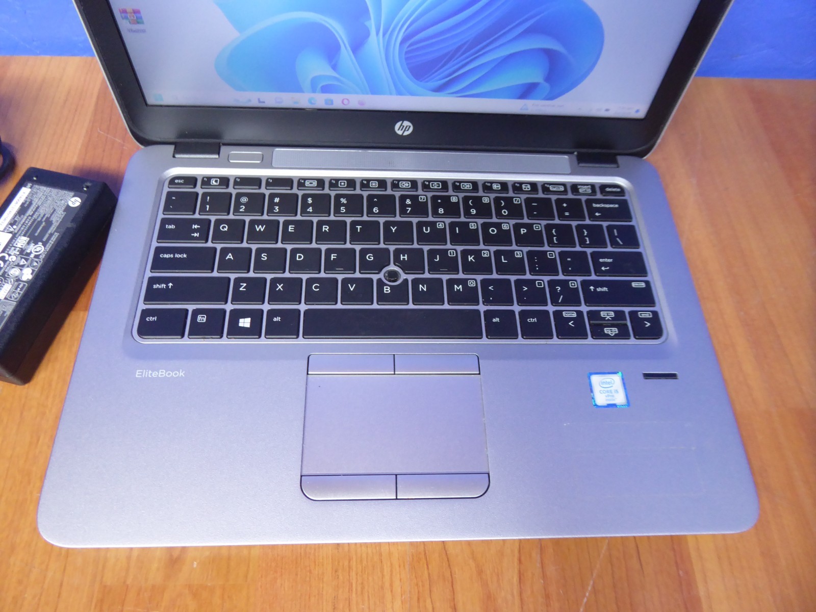 HP ELITEBOOK 820 G3 12.5″ LAPTOP i5-6300U 2.4GHz 16GB 512GB M.2 WINDOWS 11 PRO
