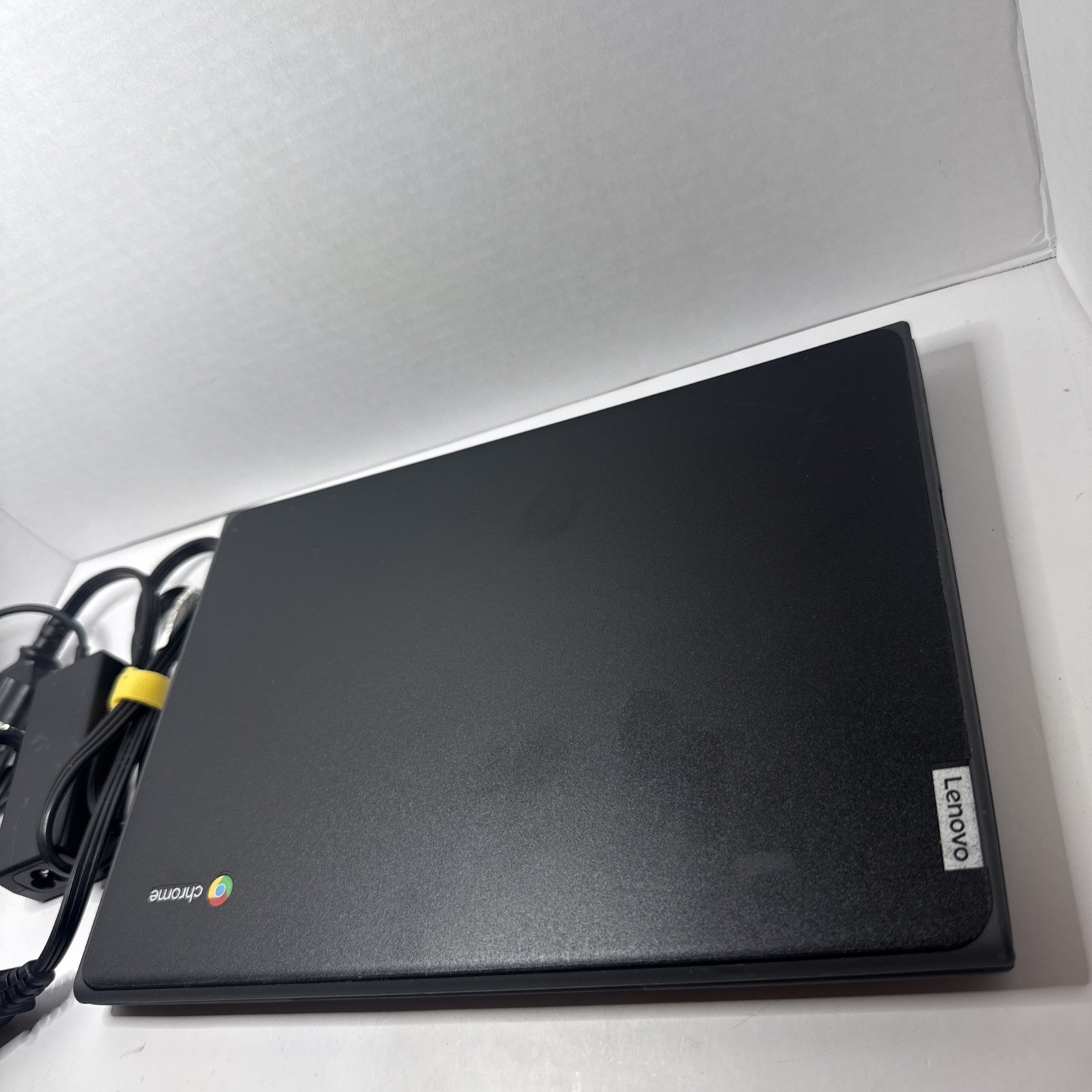 Lenovo 100e Chromebook 2nd Gen Intel N4020 4GB 32GB With Charger
