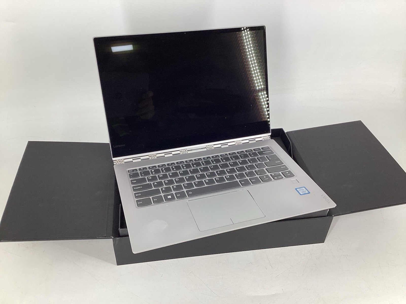 Lenovo Yoga 920 13.9 Silver Touch (i7-8550U 1.80GHz 16GB 512GB NVMe No OS/BATT)