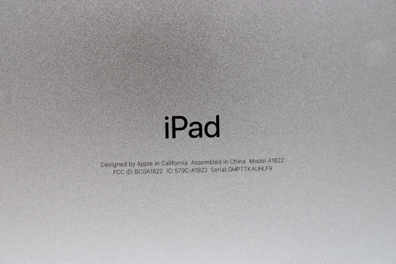 Apple iPad 5th Gen A1822 32GB Wi-Fi 9.7 Gray