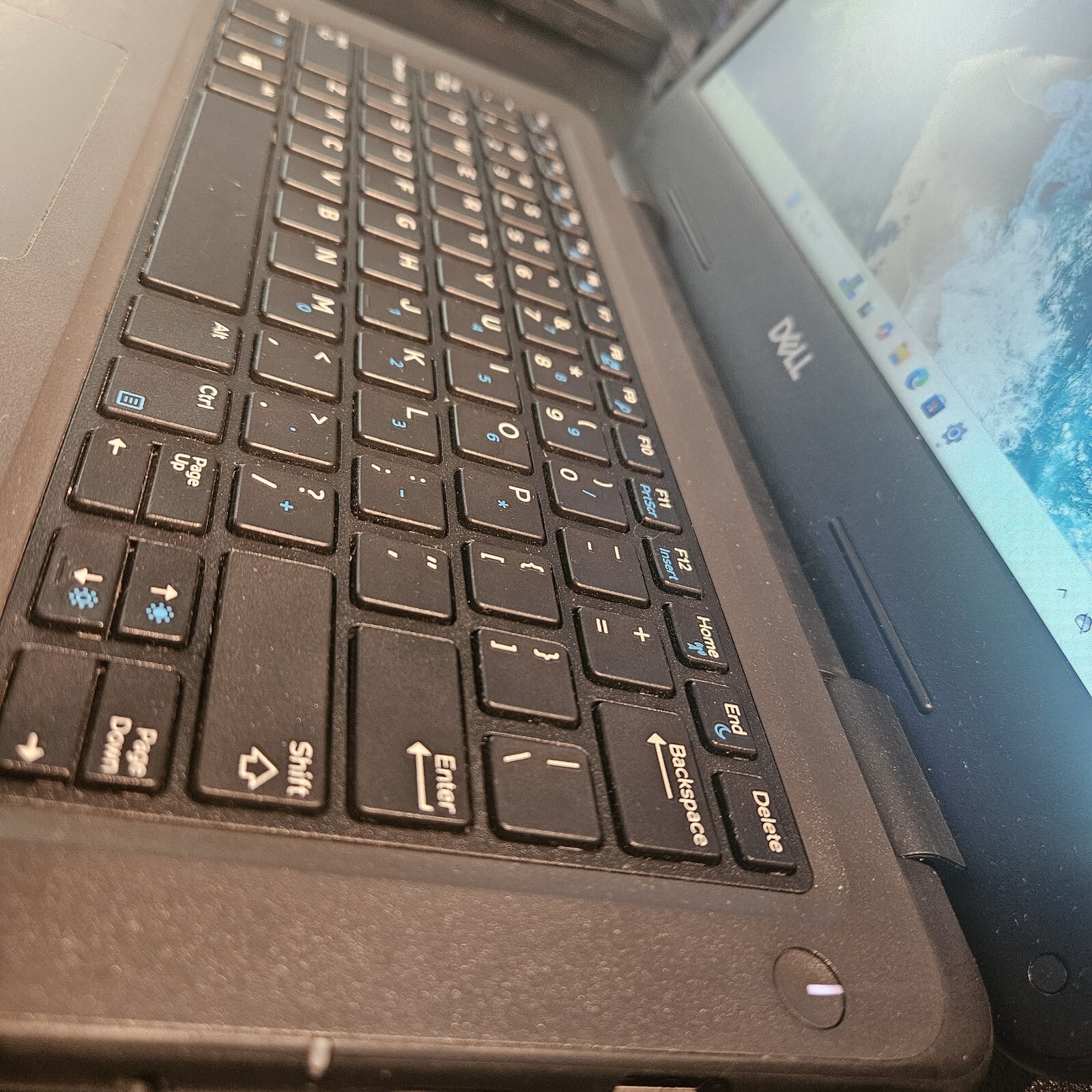 DELL Latitude 3300 13.3″ Core i3 7th Gen 16GB RAM 256GB SSD Windows 11 Pro