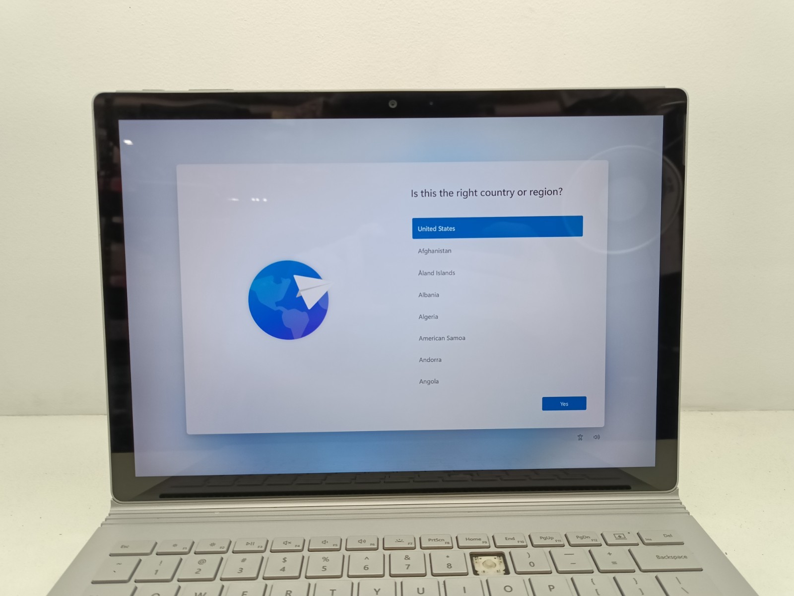 Microsoft Surface Book 2 1832 13.5″ Touch UHD i7-8650U 8GB 256GB Read #91