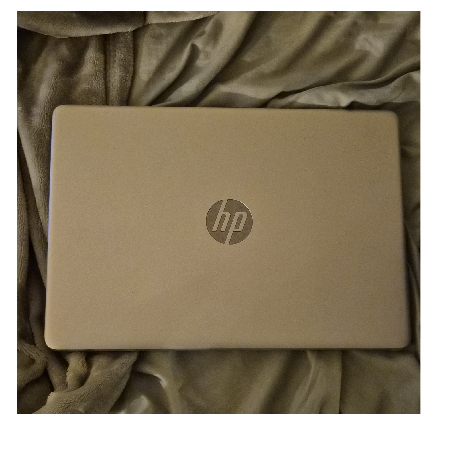 HP 14″ Silver Notebook Laptop AMD Ryzen Radeon HDMI USB-C USB 3.0 Webcam Wi-Fi