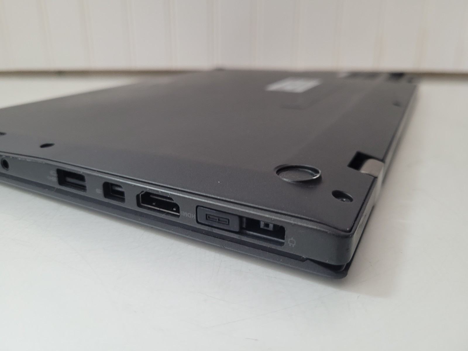 Lenovo ThinkPad X1 Carbon Intel Core i7-5600U 2.6Ghz 8GB Ram No SSD 14″ Laptop