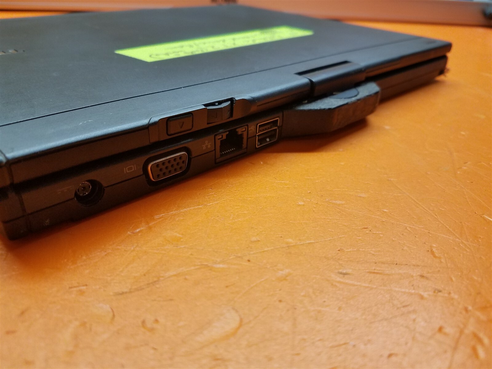 ⭐️⭐️⭐️⭐️⭐️ Laptop Dell Latitude XT2 **No Battery/HD/Ram**