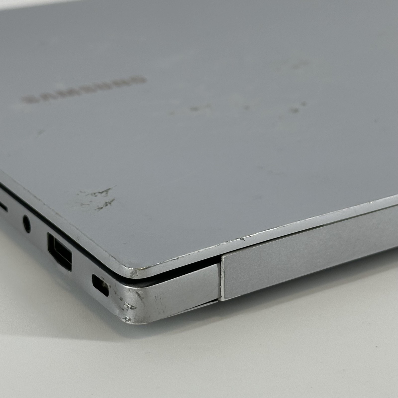 Samsung Galaxy Book4 15 Silver FHD 1.8 GHz Core 7 150U 16GB 512GB SSD FRAME GA