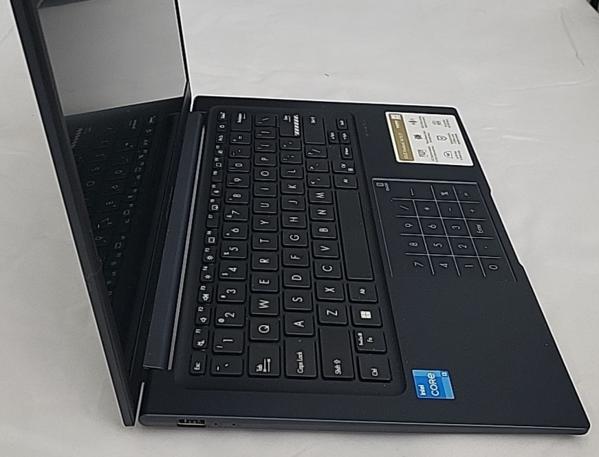 ASUS Vivobook X1404Z 14″ 60 Hz FHD IPS Core i3-1215U 8GB 128GB SSD W11 Blue