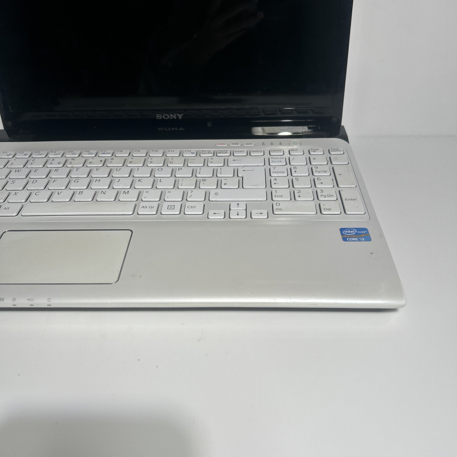 Sony Vaio SVE151J11M White Laptop. 15.6″ Screen. 4GB. No Hard Disk