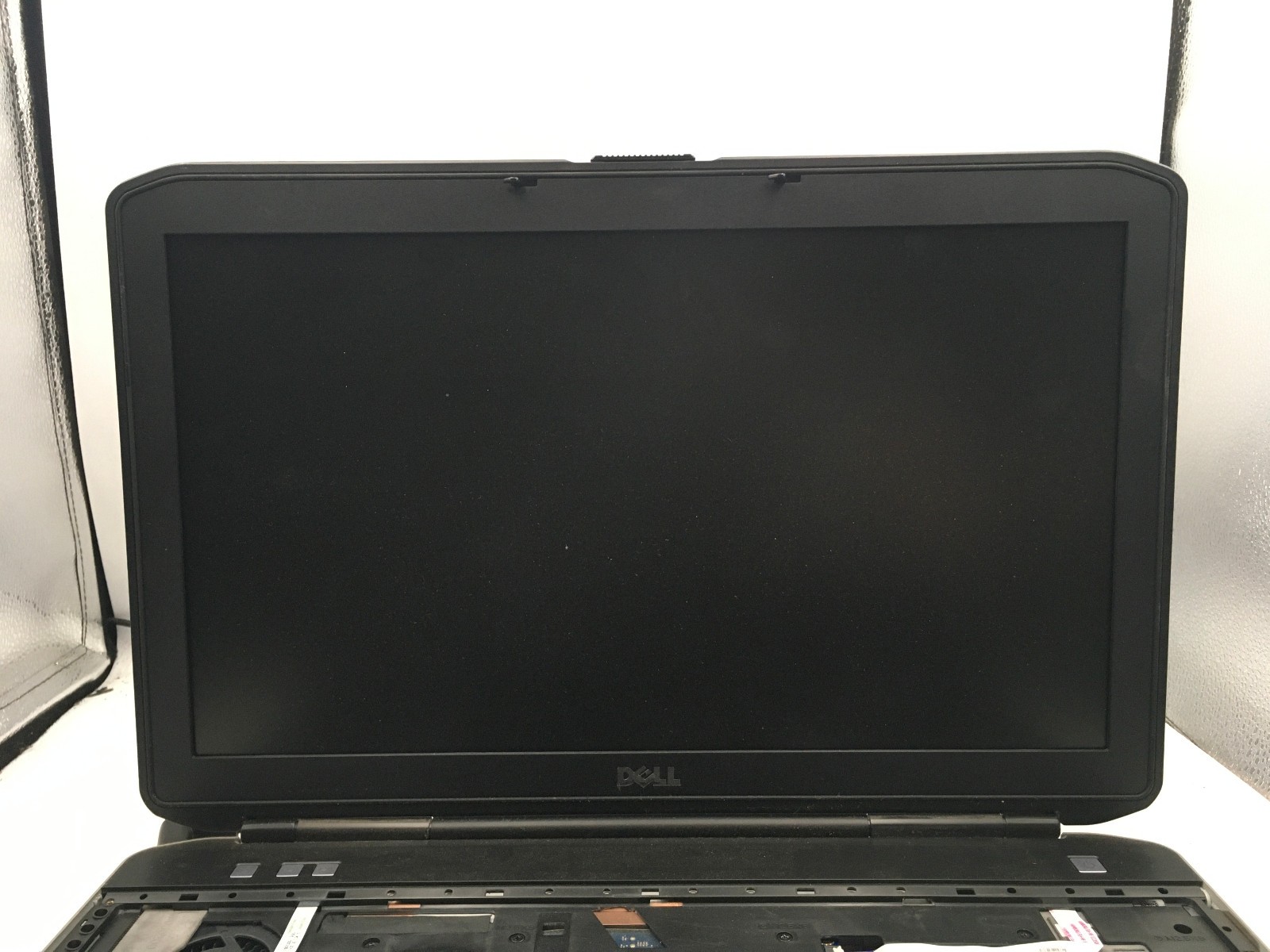 DELL LATITUDE E5530 – FOR PARTS/NO BOOT – INTEL I3 3RD GEN – NO RAM -15″-READ-BB