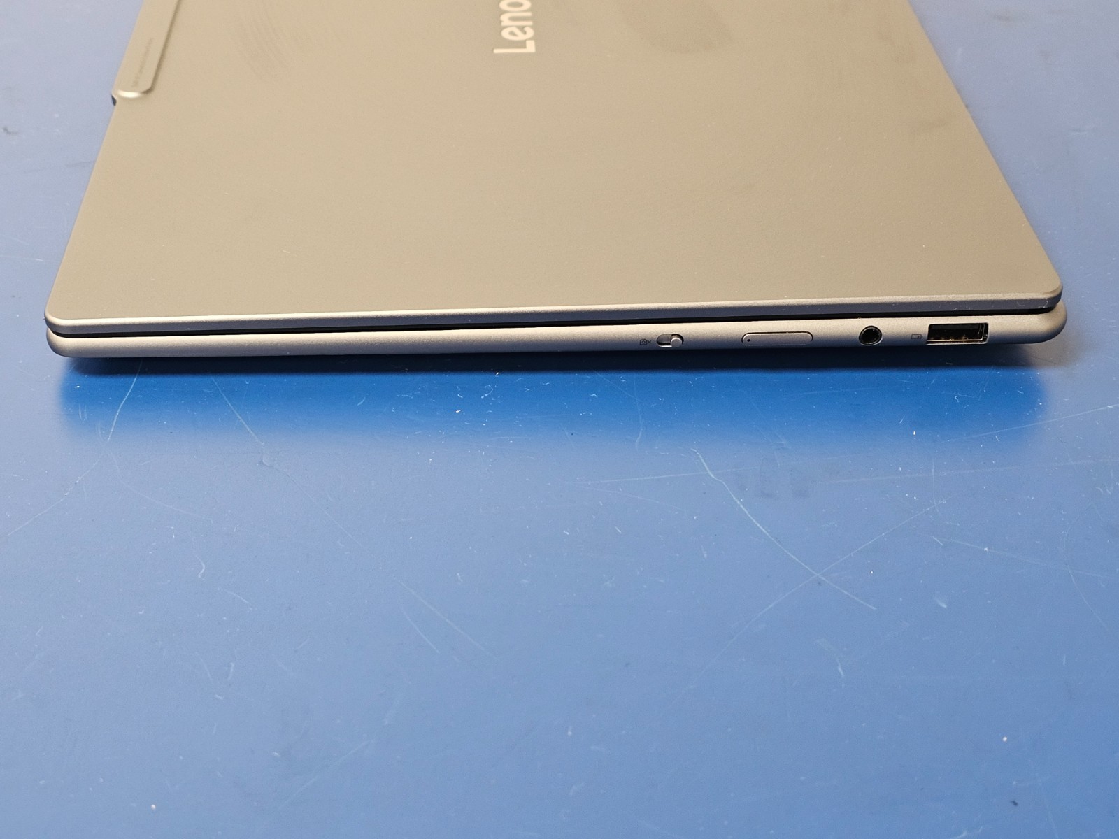 Lenovo Slim 7 14ILL10, Intel Core Ultra 7 258V, 2.20 GHz, 32 GB RAM, 1 TB NVMe