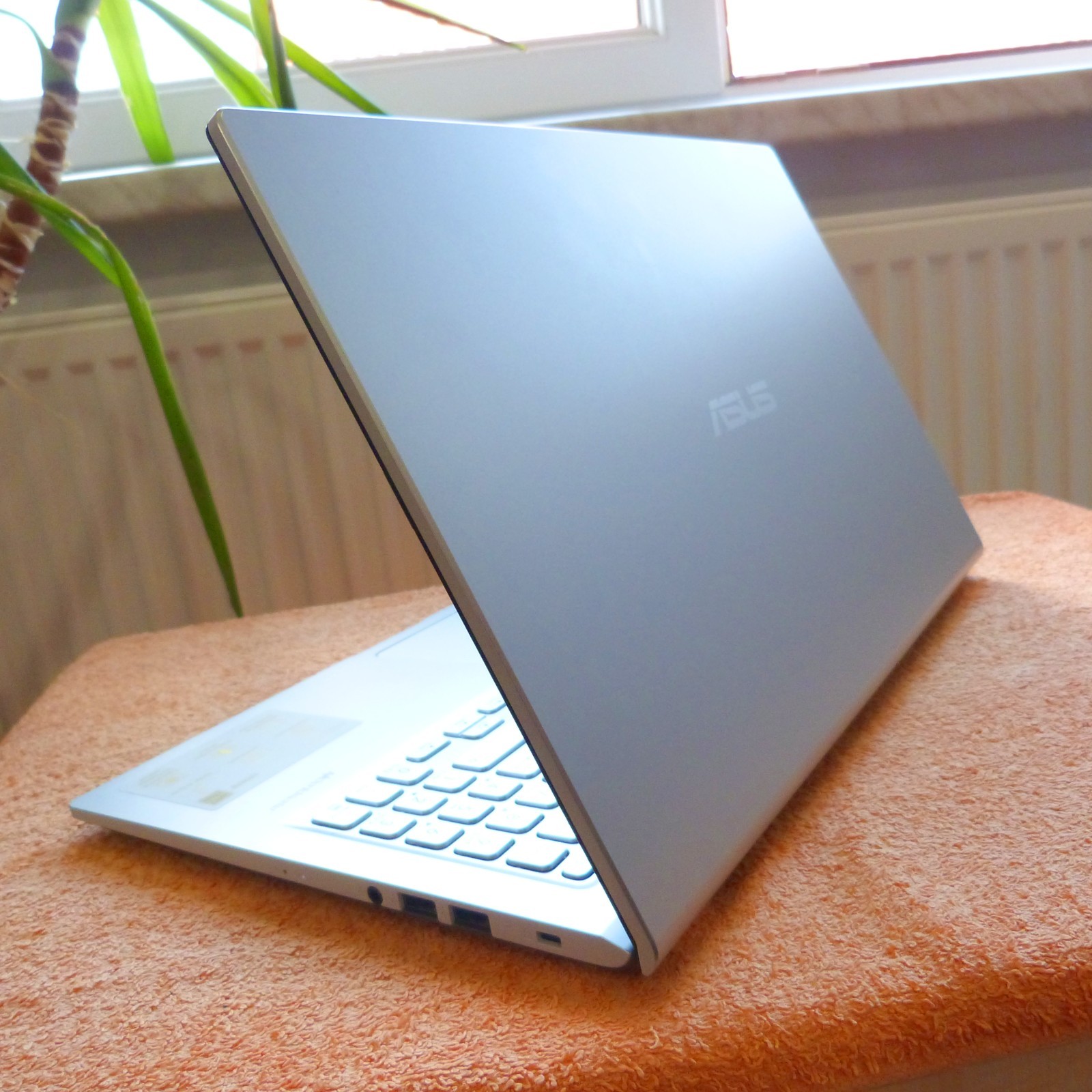 Asus F515 Vivo UltraBook 15 inch FULLHD l 3.00GHz 11GEN Intel I 20GB RAM I SSD