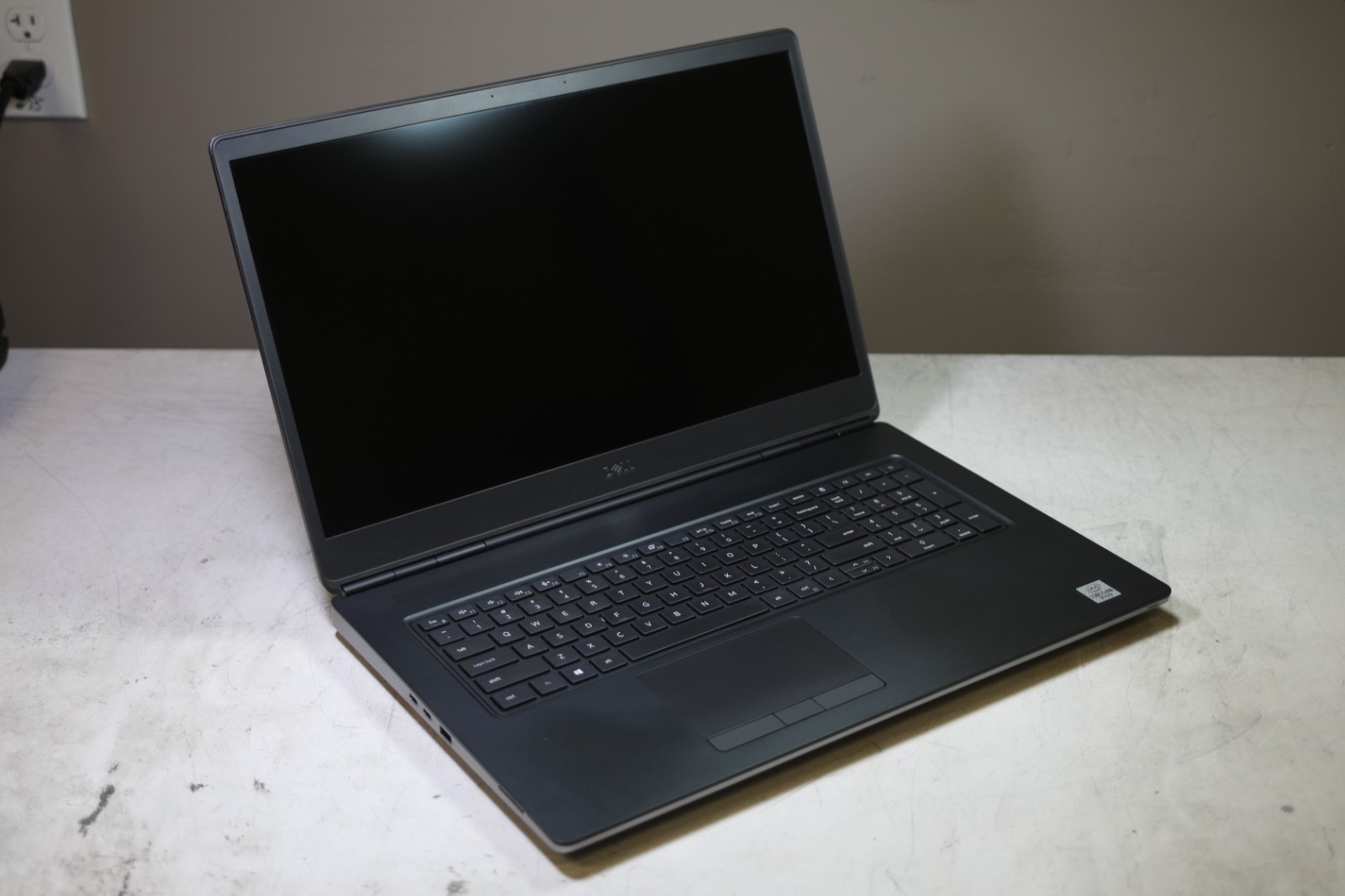 Dell Precision 7750 Intel Core i9-10885H CPU 2.40GHz-16GB RAM-512GB NVMe-WIN 11