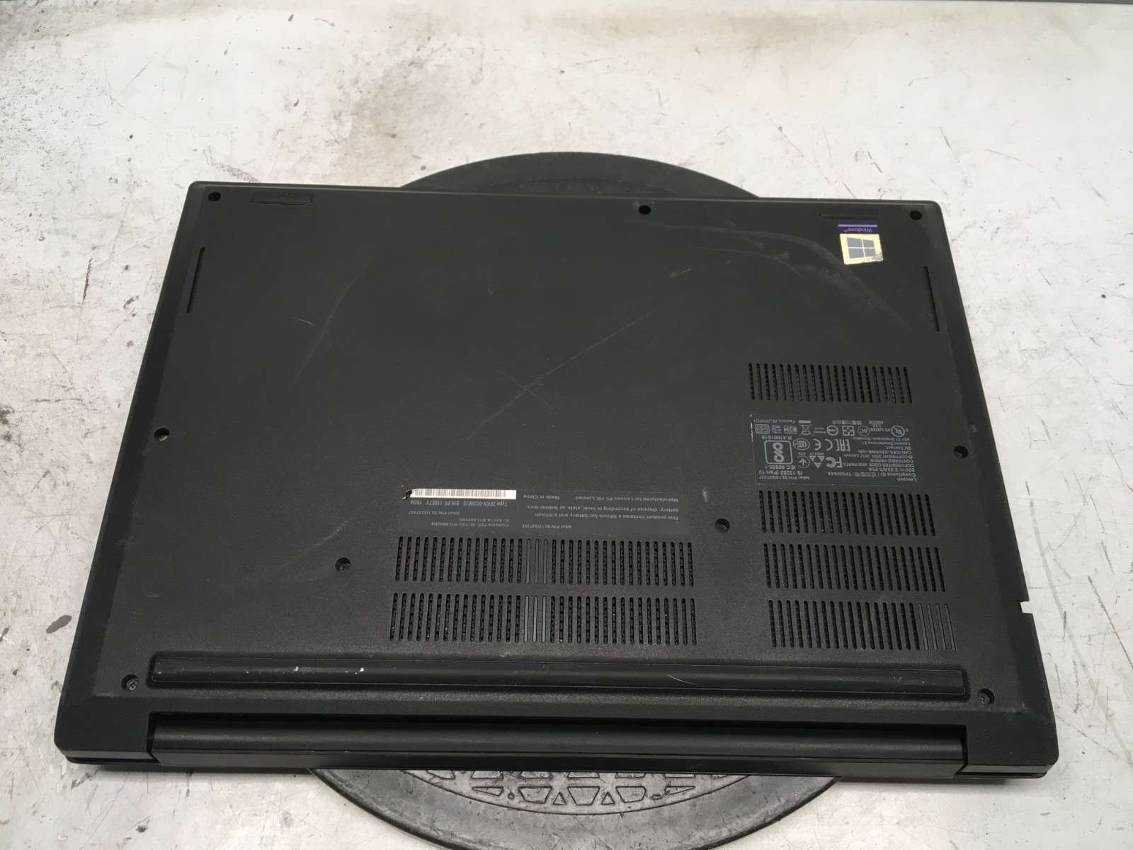 Lenovo ThinkPad E480 Intel i7-8550U 1.8GHz 8GB AMD RX 550 2GB GPU No SSD/Battery