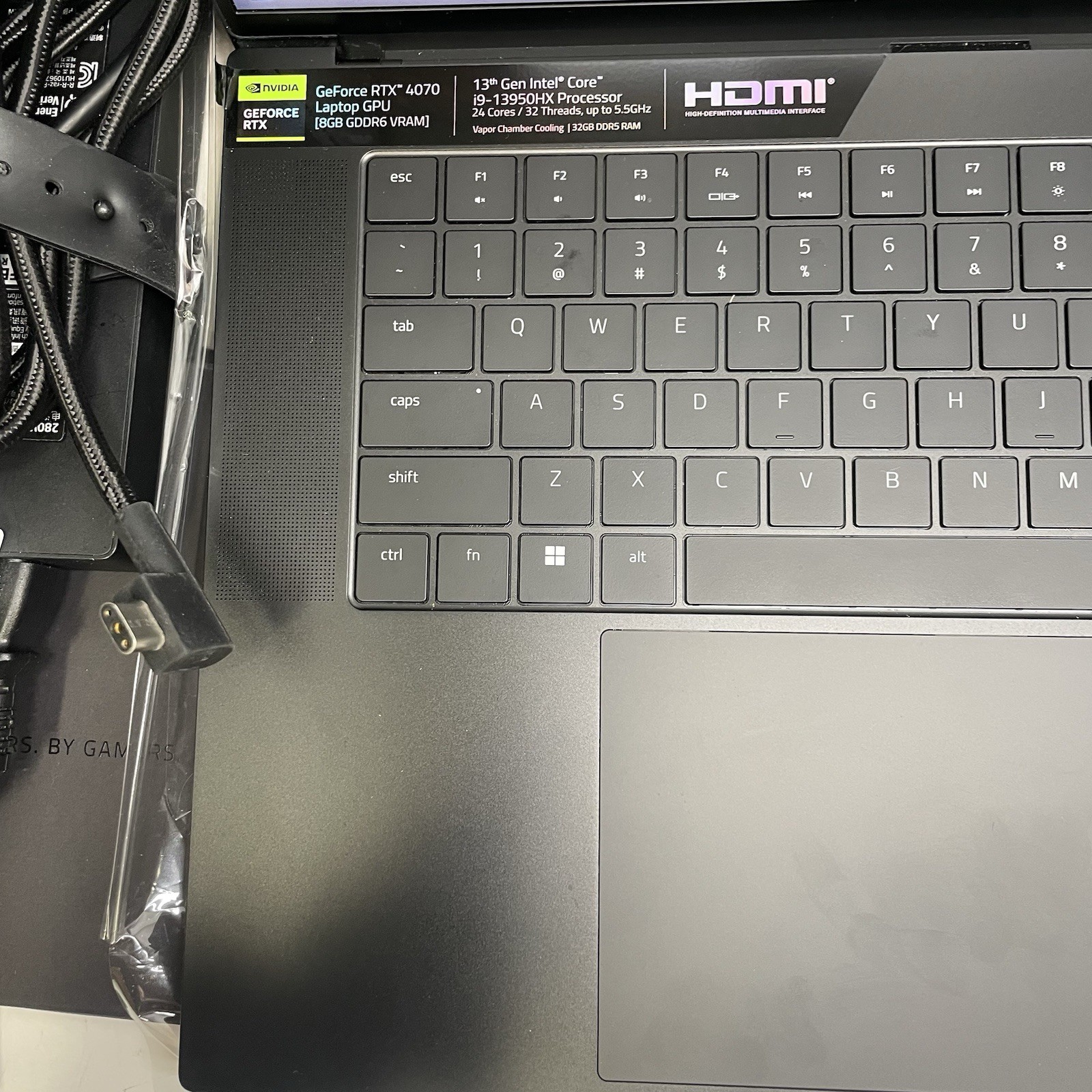 Razer Blade 16″(1TB SSD, Intel Core i9-13950HX, 2.20GHz, 32GB, NVIDIA 4070