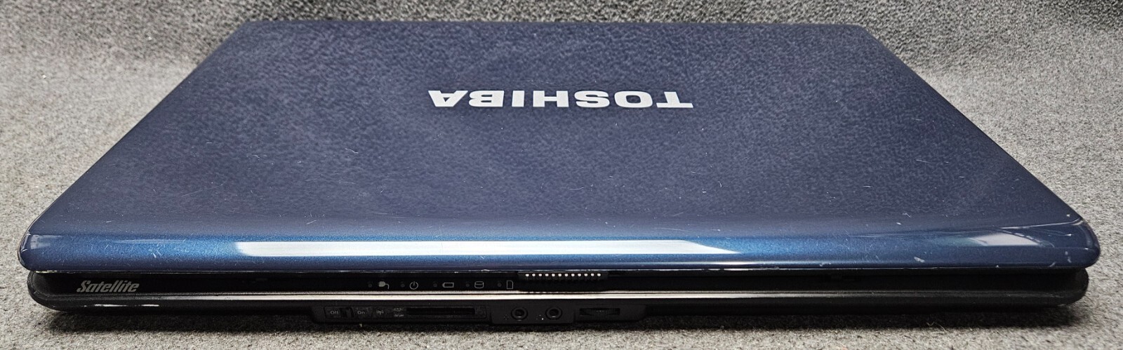 17.1” Toshiba Satellite L355D-S7901 Laptop w/ Power Supply – For Parts/Salvage