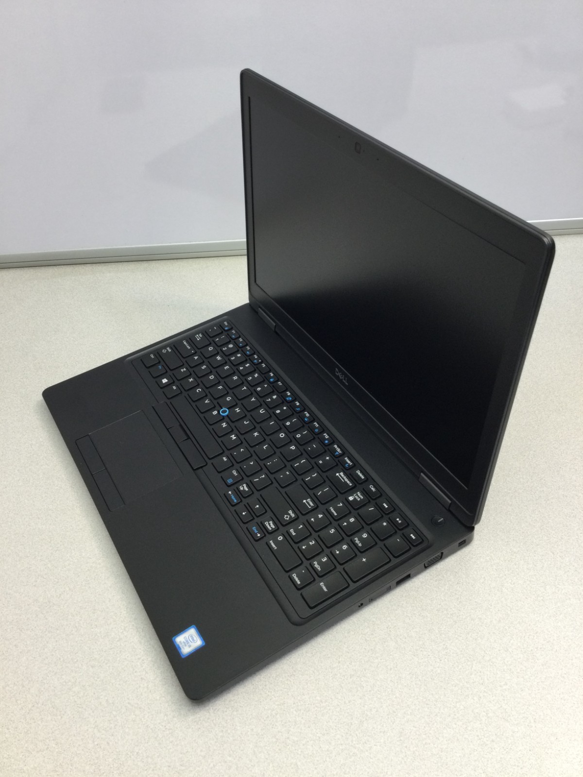 Dell Latitude 5590 15.6″ (256GB SSD, Intel Core i5-8250U, 1.6GHz, 8GB RAM