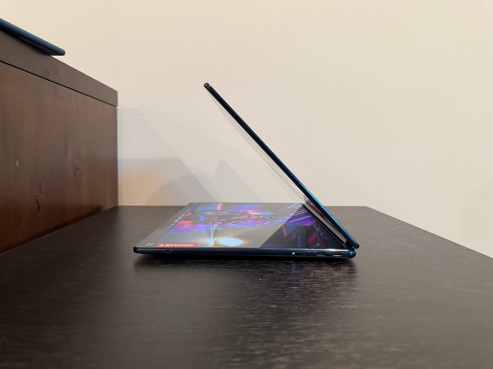 Lenovo Yoga Book 9i 14″ DUAL OLED 3K 16GB RAM Ultra 7 255H 1TB SSD Laptop B