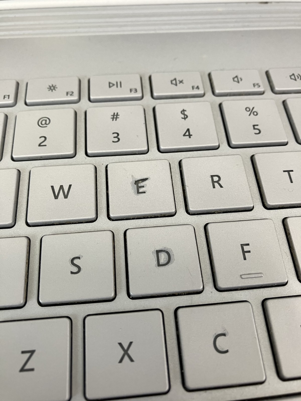 Microsoft Surface Book 2 13″ FOR PARTS AS-IS