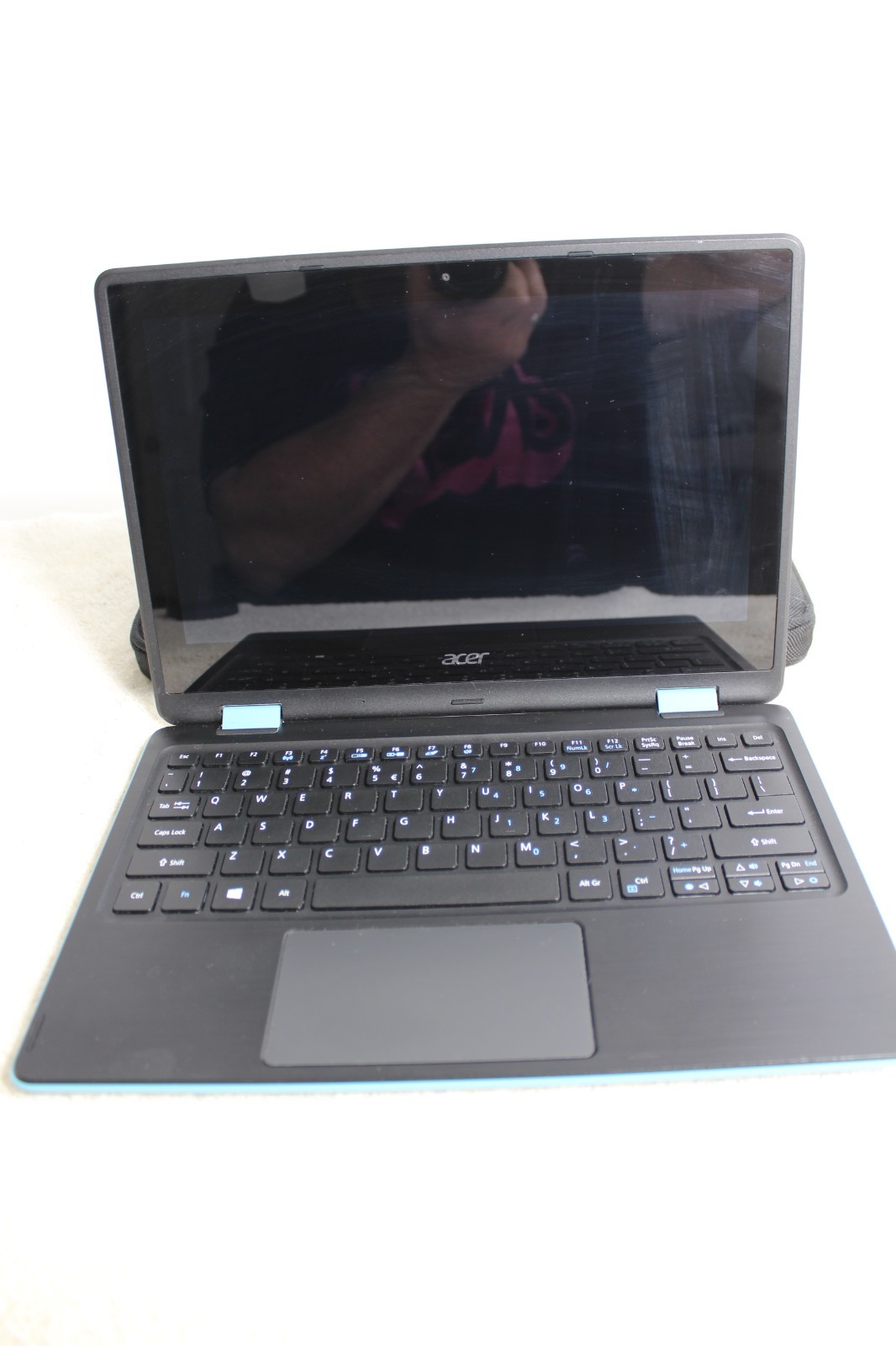 Acer Spin 1 Sp111-31 -4gb mem 32GB SSD Touch Screen/Tablet Bag AC Cord