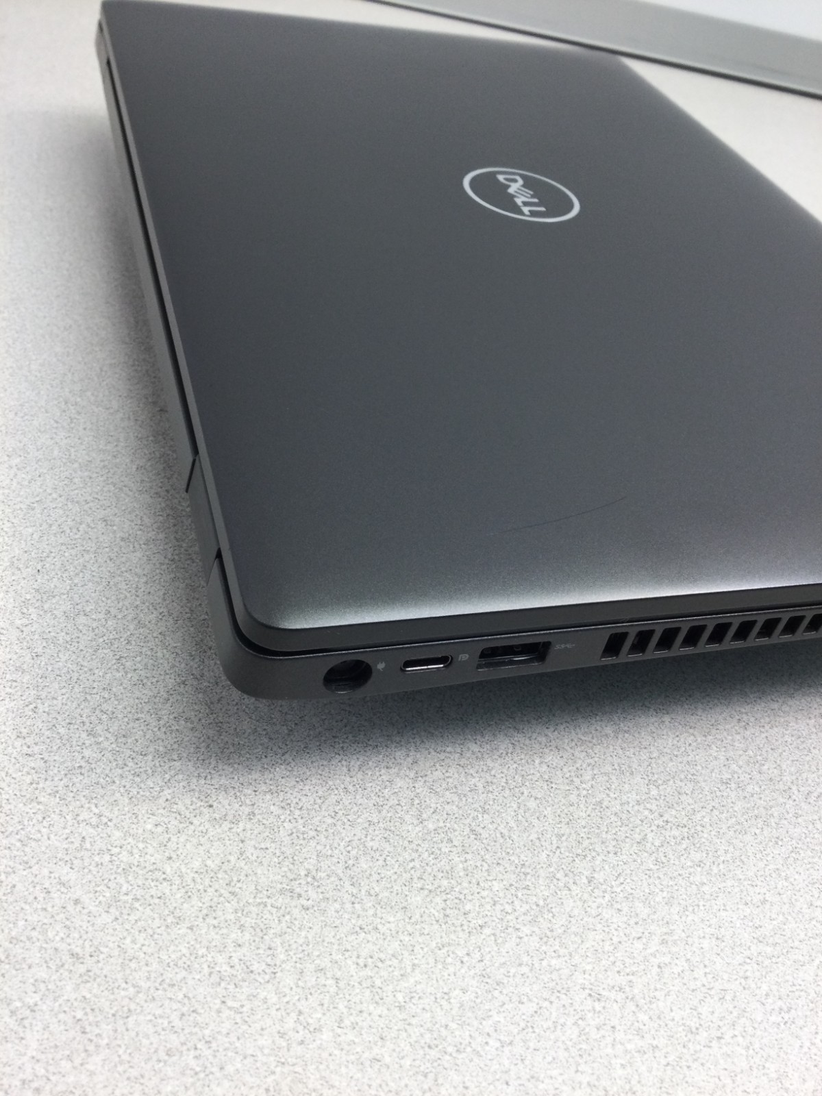 Dell Latitude 5400 14” Core i7-8665U 1.90GHz 8GB RAM 256GB SSD win 11 pro