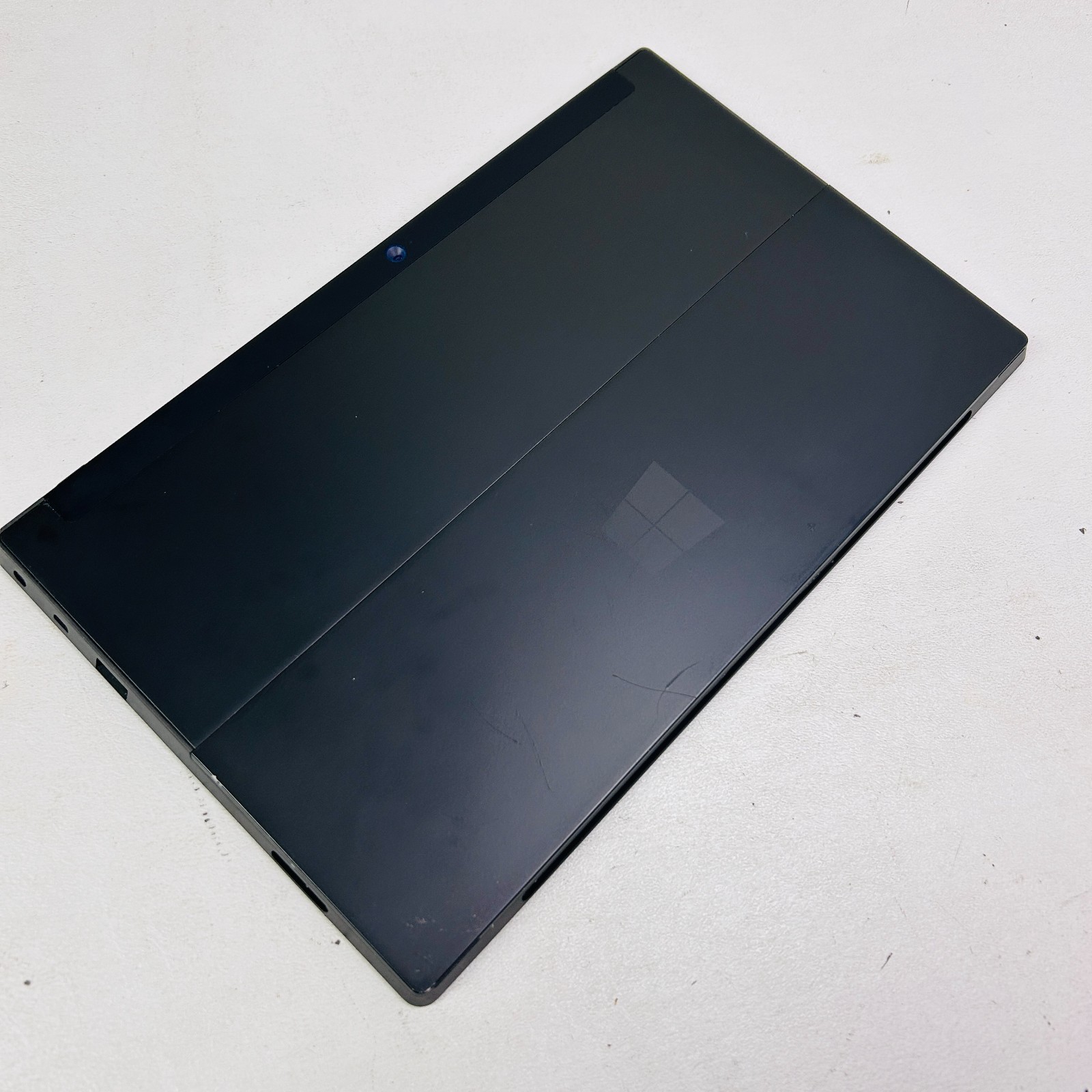 “Bad Battery, For Parts” Microsoft Surface RT – Model 1516 32GB Wi-Fi 10.6″