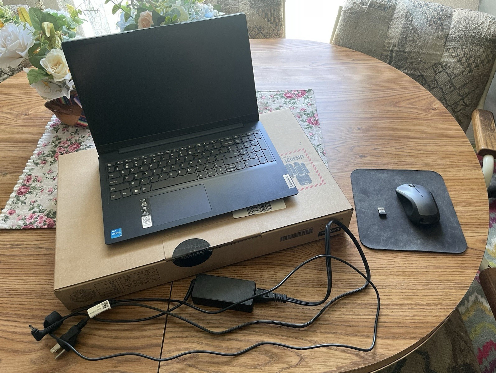 Lenovo IdeaPad 3 15.6″ Touch i5 8GB 512GB SSD Blue + Mouse Bundle – Excellent