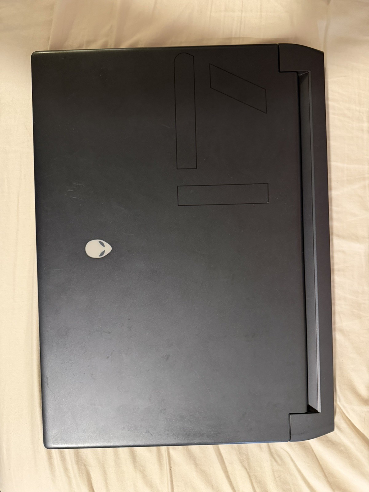 Alienware m17 R5 Gaming Laptop – RTX 3060 – Ryzen 7 – 24GB RAM – 1TB SSD