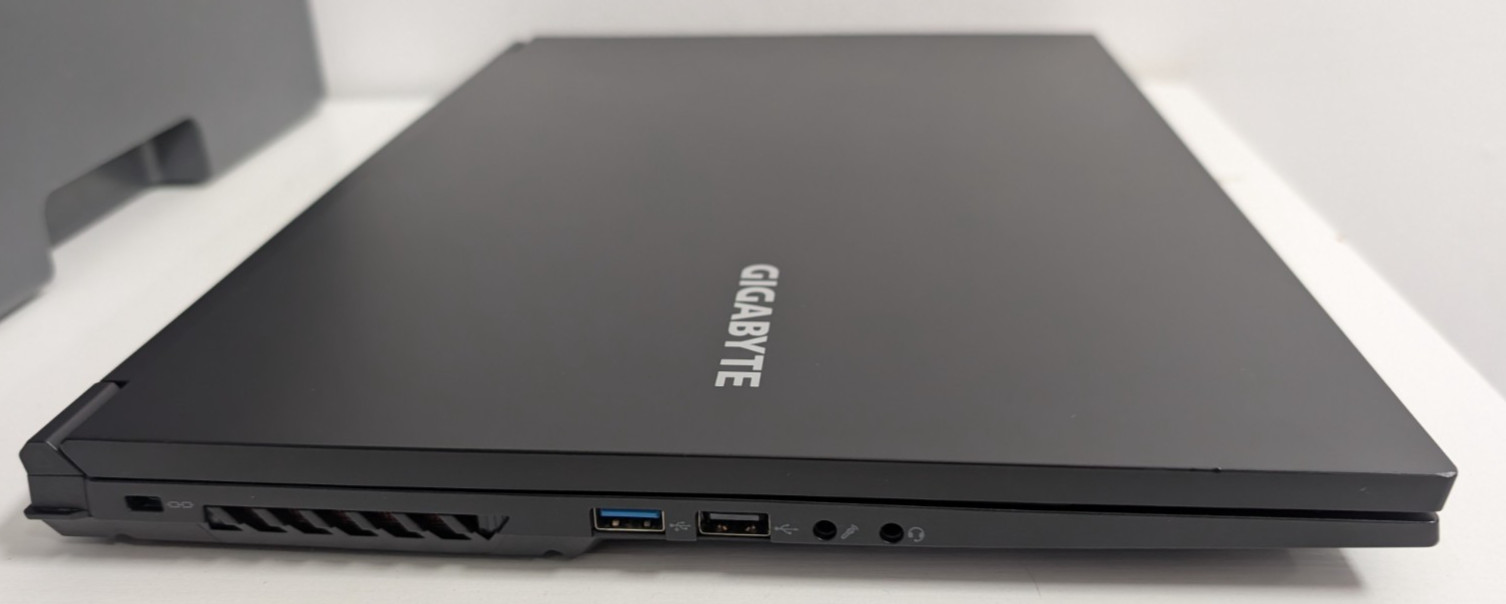 Gigabyte RC56 Notebook 32GB RAM i7-13620H 2.4GHz 1TB SSD 16″ GeForce RTX 4050