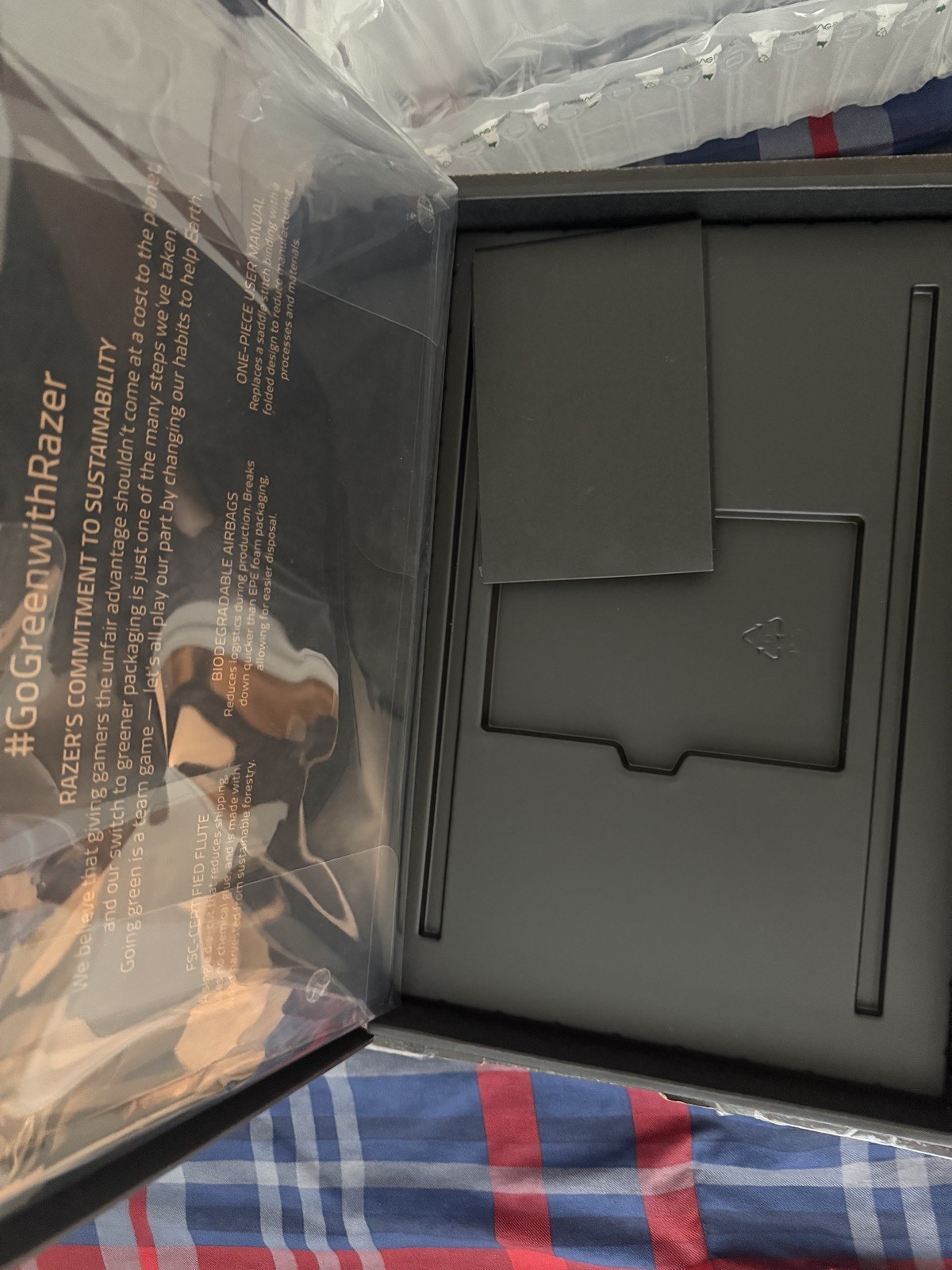 Razer Blade 17.3″ QHD 165Hz, i7-10875H 16GB 512gb, 3070 , RZ09-0368 – Black
