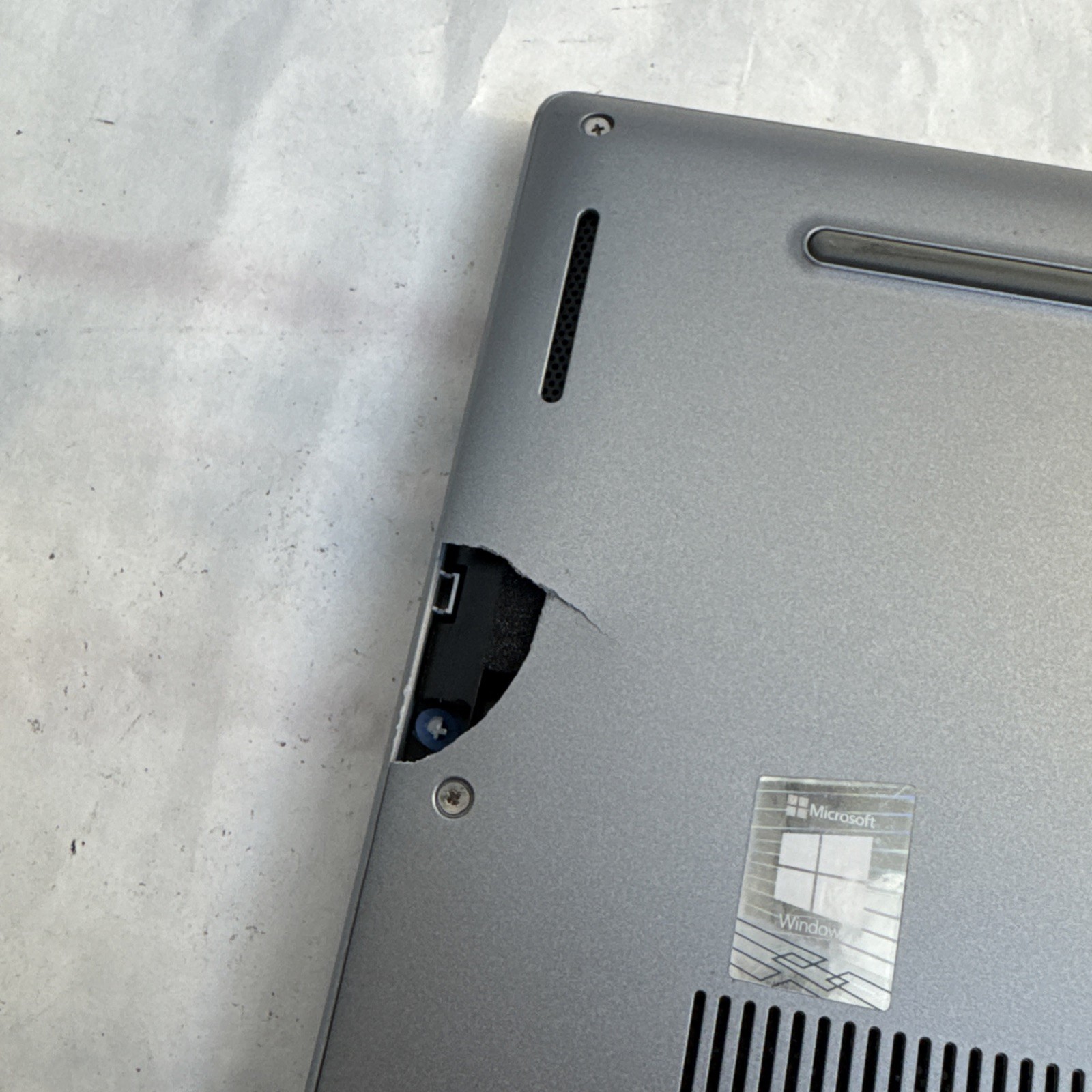 Dell Latitude 3320 Intel Core i5-1135G7 @2.40GHz 8GB Ram, NO SSD/OS