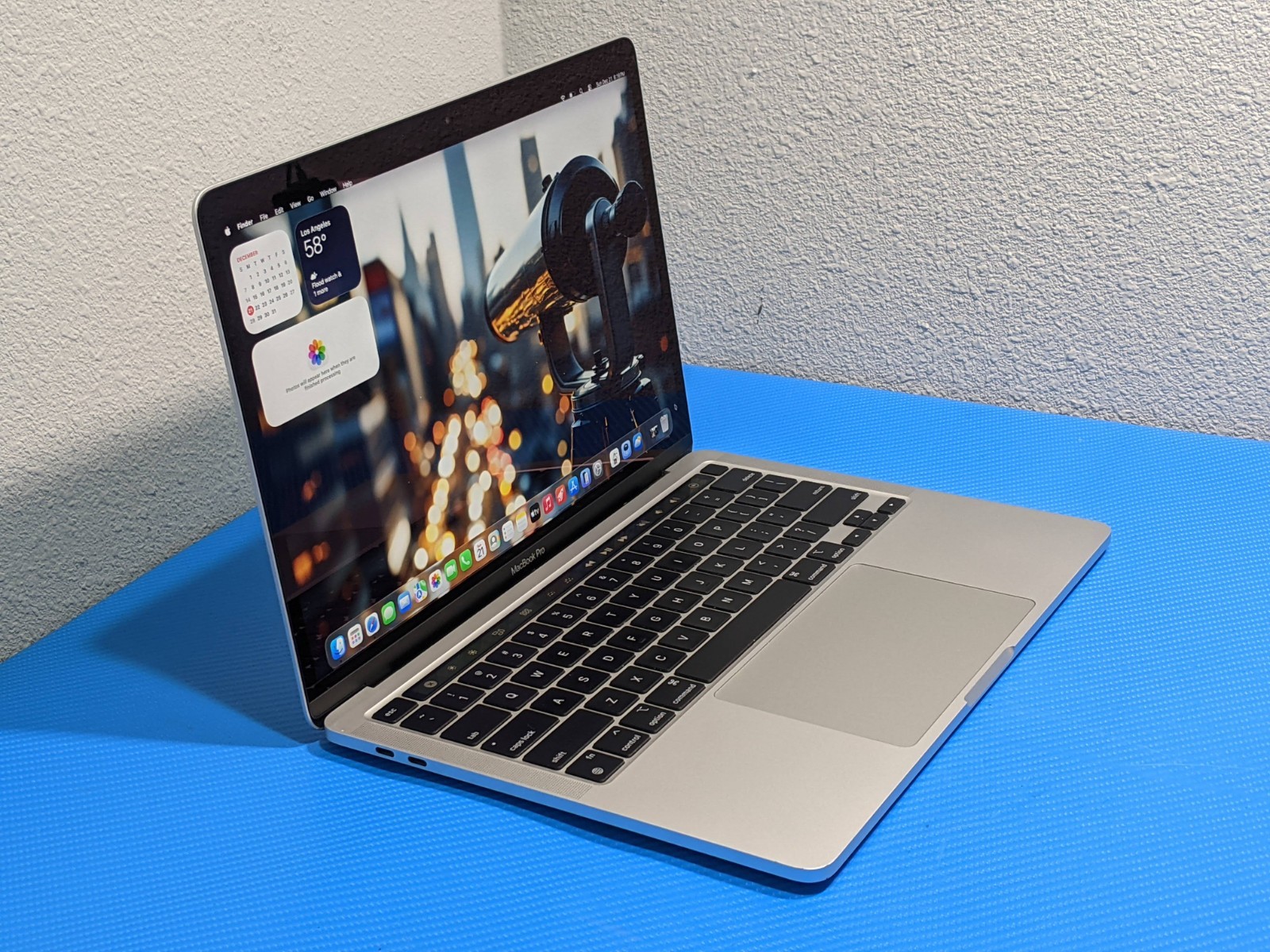 Apple MacBook Pro (2020) 13.3″ A2338 M1 8CPU/8GPU 3.2GHz 16GB 1TB OS Tahoe +PA