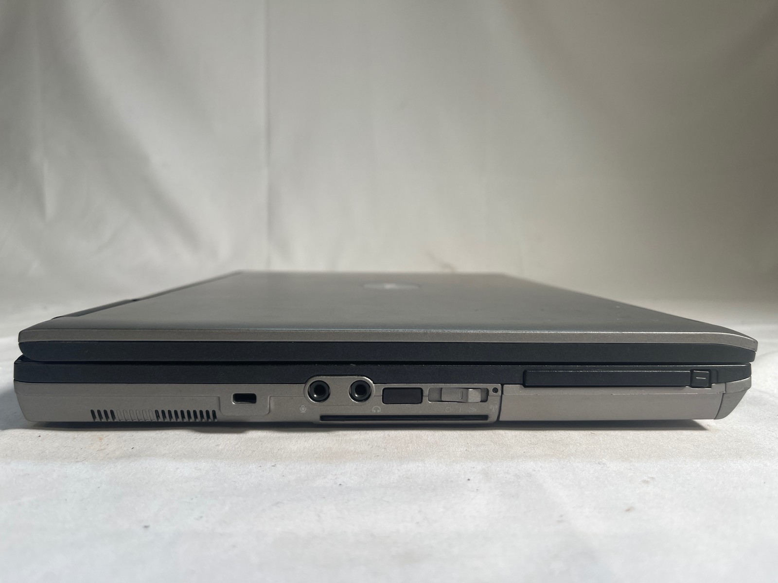 Dell Latitude D620 Win XP Core 2 Duo T7200 2GHz 2GB 298GB HDD 14.1″