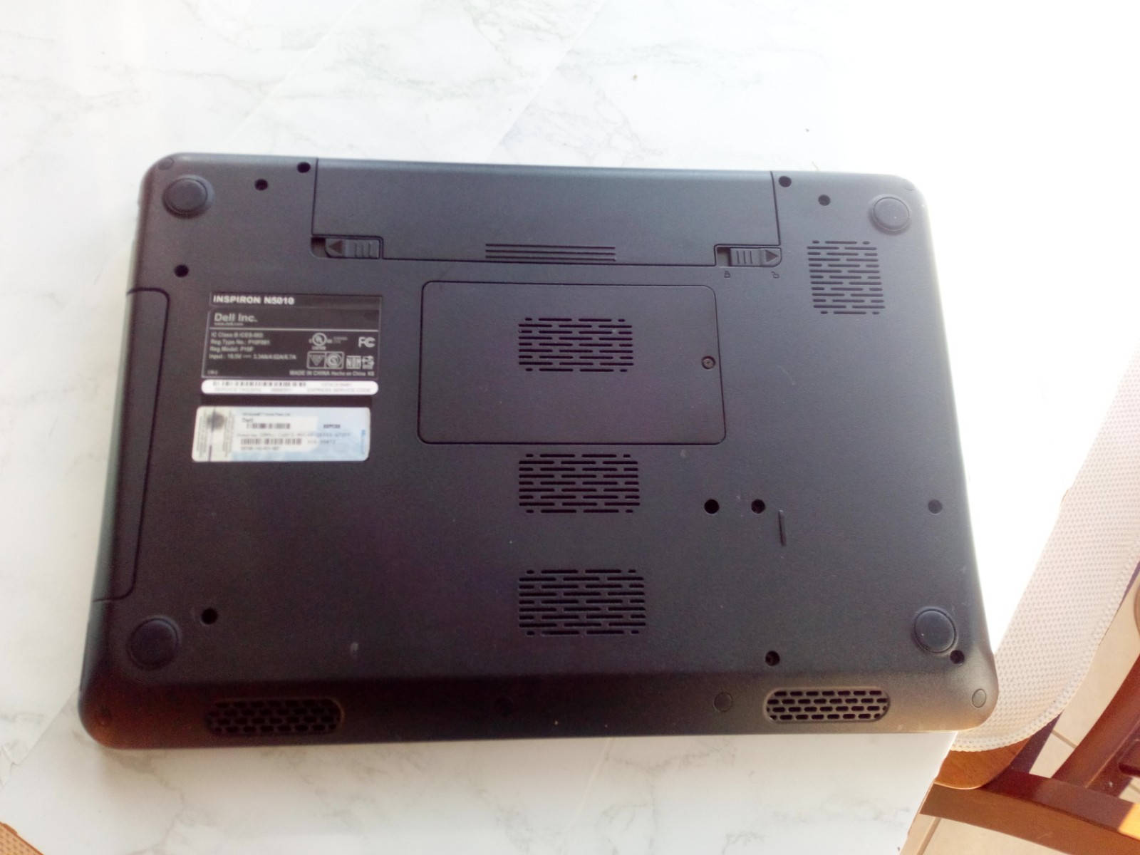 dell inspiron N5010 laptop Red back cover, no power, no screen, bad battery