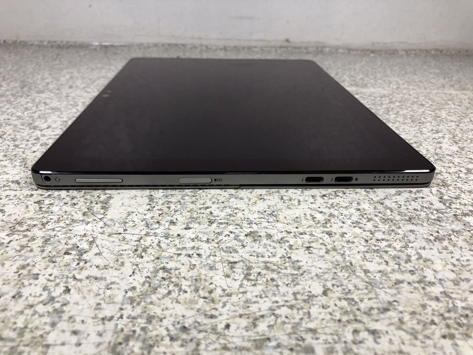 Dell Latitude 7210 2-in1 Intel i5-8265 1.60GHz 8GB (No HD/No OS)